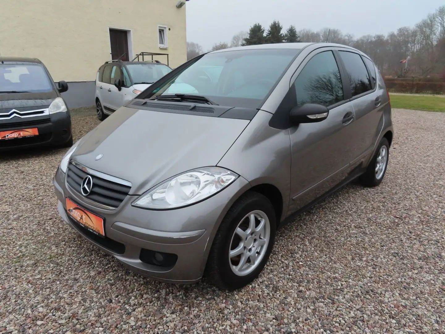 Mercedes-Benz A 150 KLIMA SHZG LMF ZV ALLWETTER Grau - 1