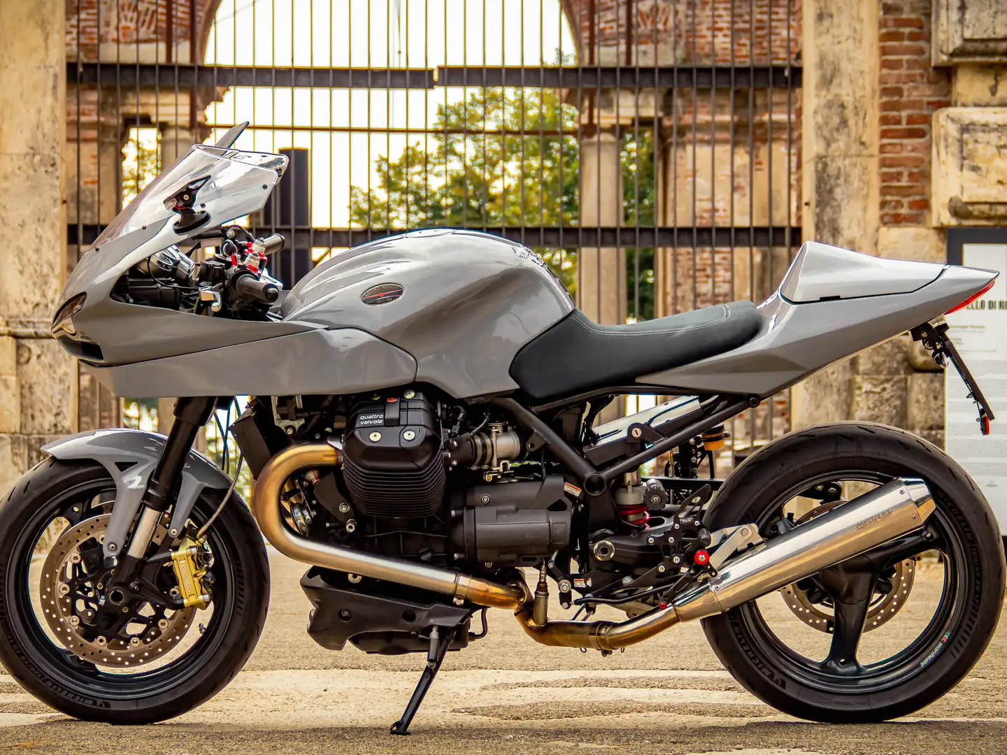 Moto Guzzi 1200 Sport 8V Gris - 1