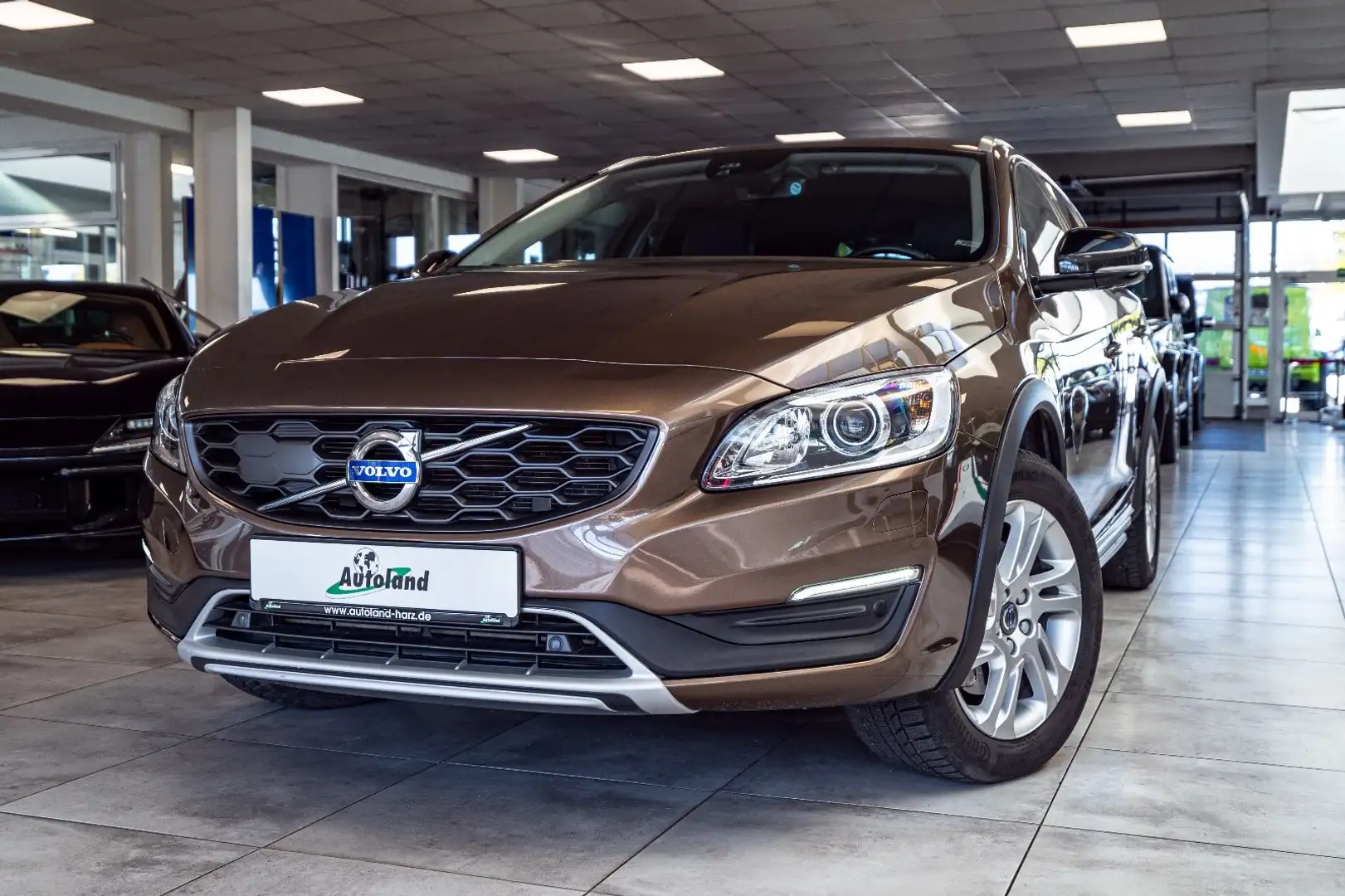 Volvo V60 Cross Country D4 Geartronic Plus*PDC*CAM* Marrón - 1