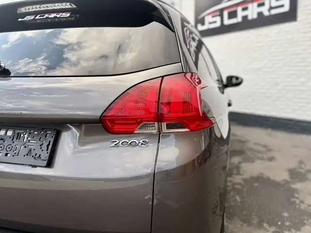 Peugeot 2008 view 8