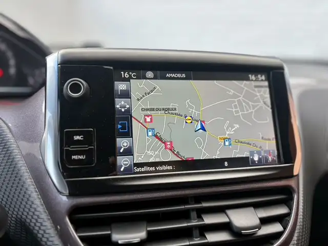 Peugeot 2008 view 11
