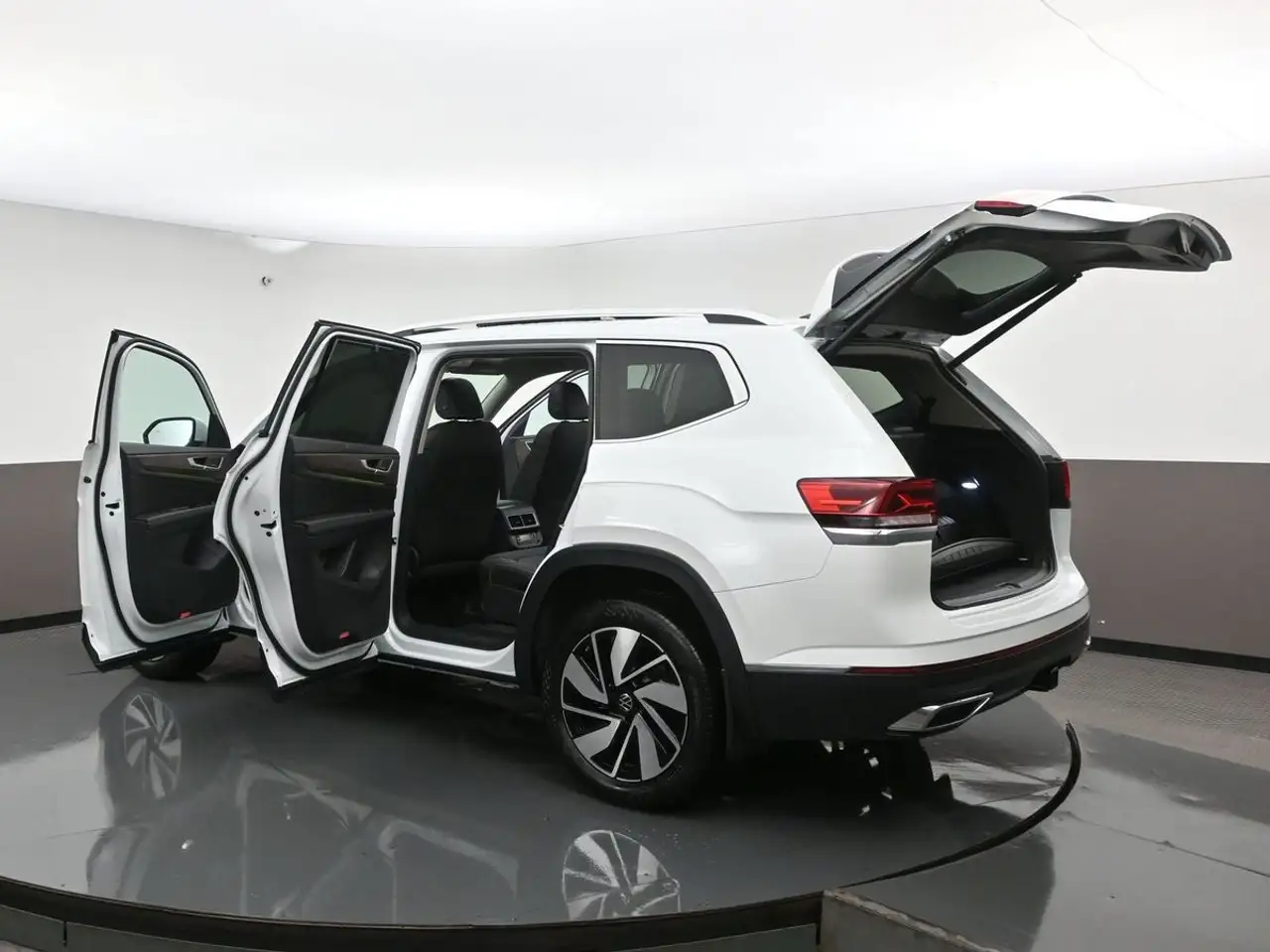 Volkswagen Atlas снимка Volkswagen Atlas