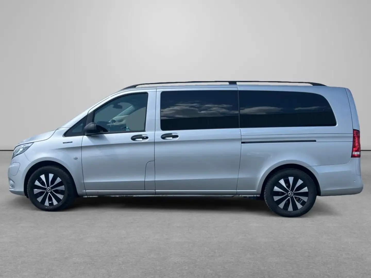 Mercedes-Benz Vito e 126 Tourer Pro Extralang 9 Sitze Airmatic Plateado - 2