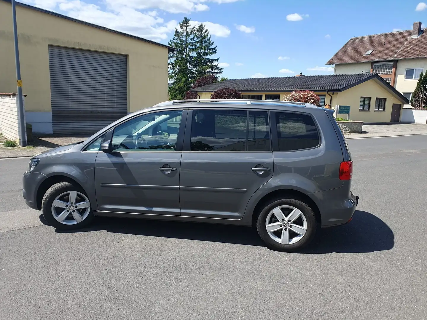Volkswagen Touran Comfortline 7 sitzplätze Grijs - 2