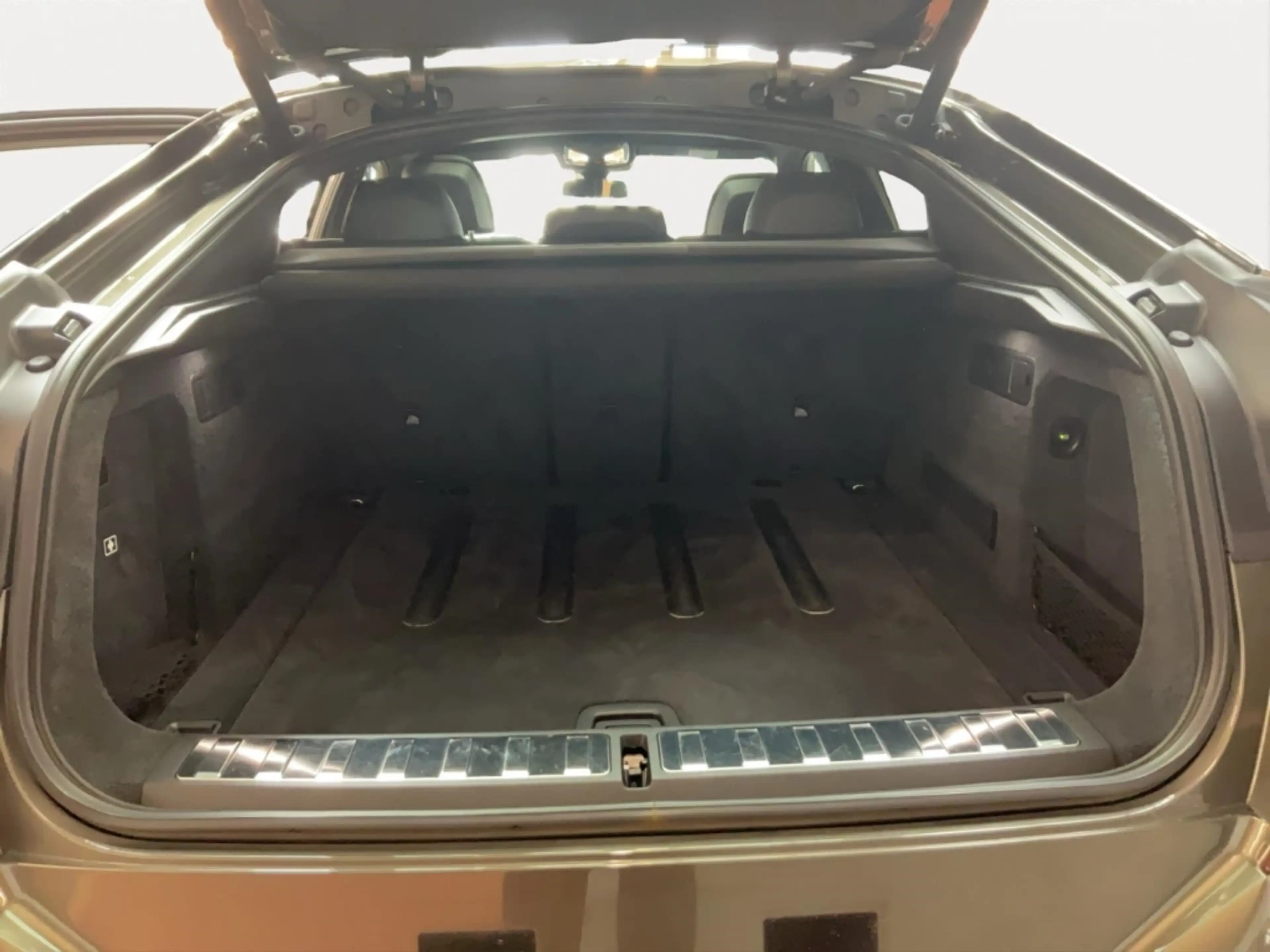BMW X6 xDrive 30d M Sport Alu LED AHK Pano Navi Sitzh. St — photo 18