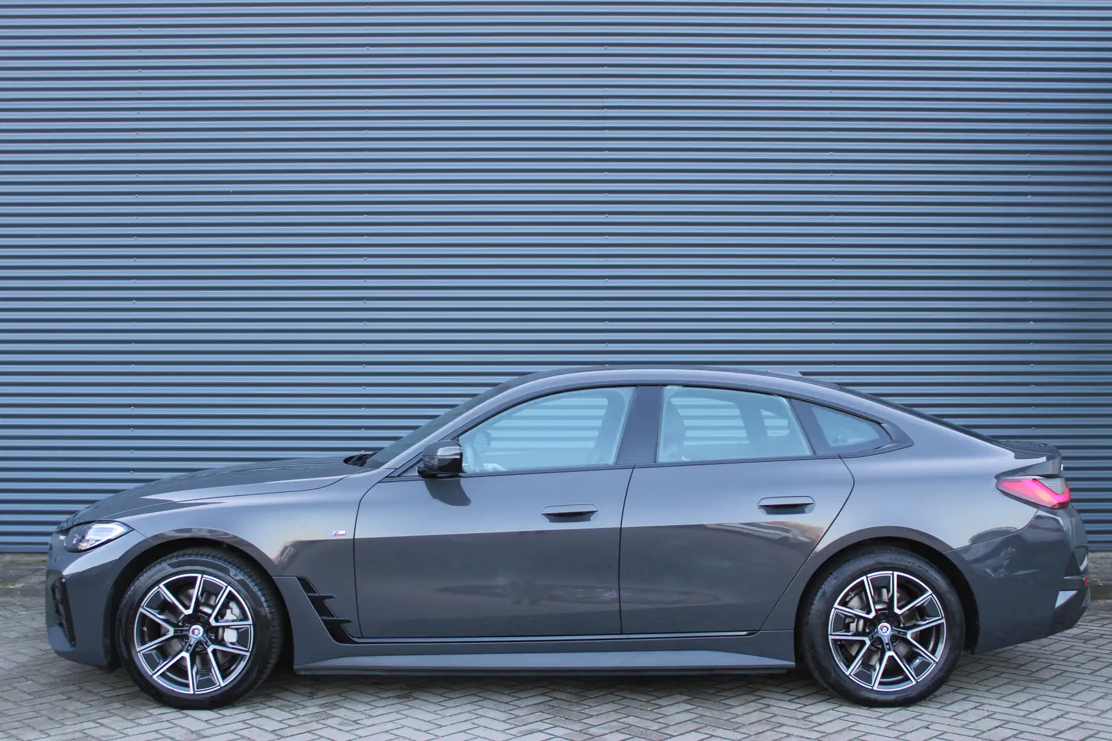 BMW i4 eDrive40 M-Sport 84 kWh Dravidgrau Leer/Alcantara Gris - 2