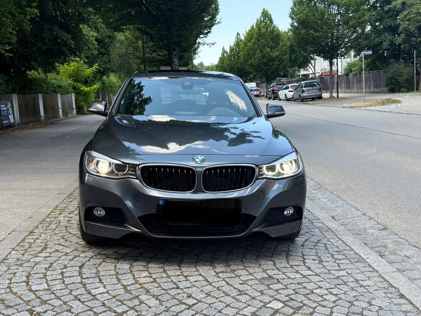 BMW 330 330d xDrive GT Sport-Aut. M-Paket Grey - 1