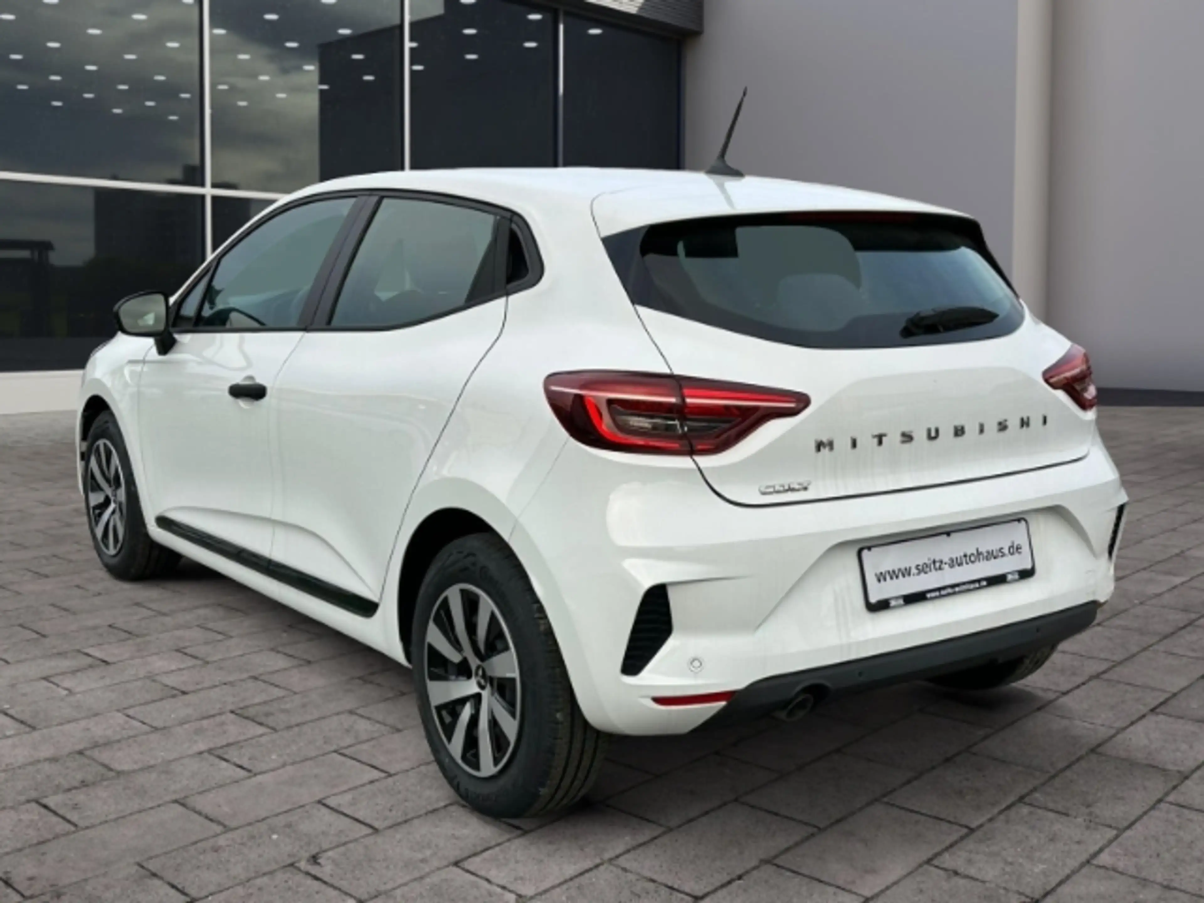 Mitsubishi Colt 1.0 Basis Klima LED DAB Spurhalteass. Verkehrszeic — photo 4