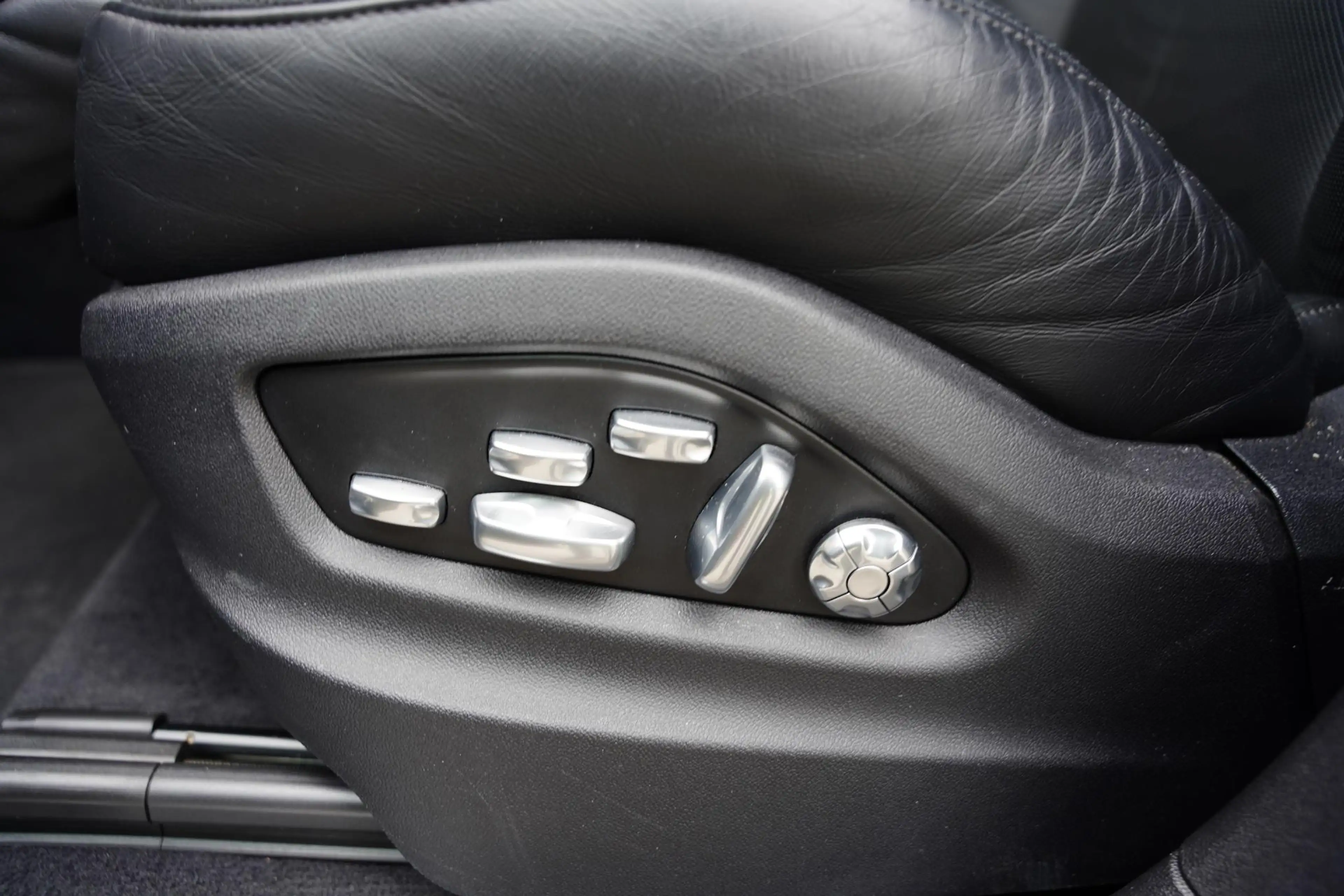 Porsche Cayenne 4.0 Turbo S E-Hybrid / Keramische Remmen / Sport C — photo 27