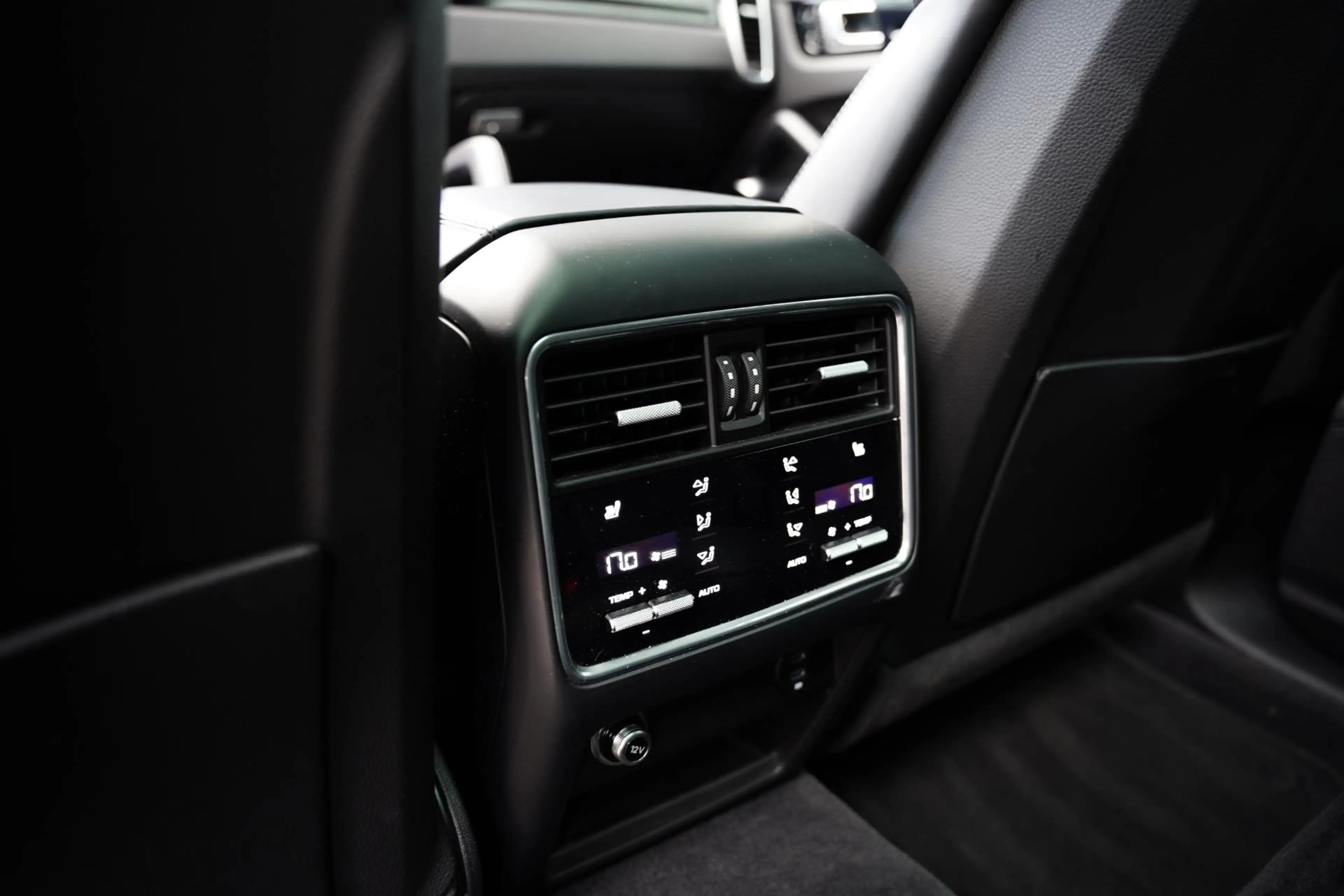 Porsche Cayenne 4.0 Turbo S E-Hybrid / Keramische Remmen / Sport C — photo 29
