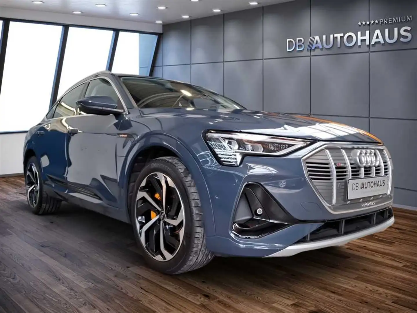 Audi e-tron Sportback S line 50 quattro Blau - 2