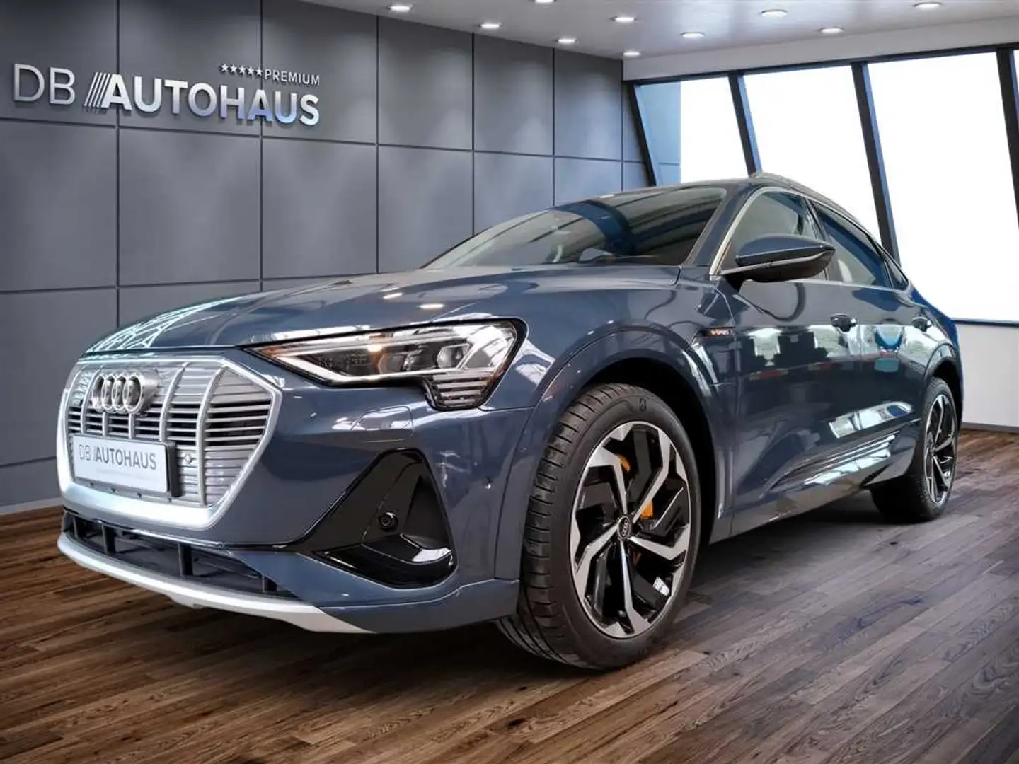 Audi e-tron Sportback S line 50 quattro Blau - 1
