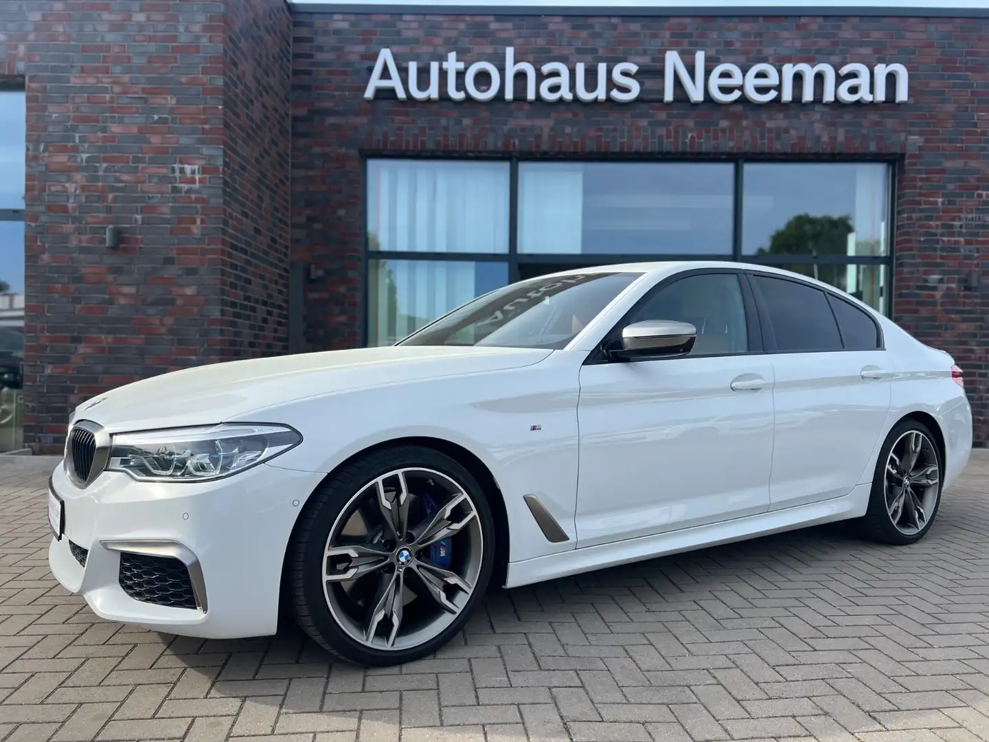 BMW 550 i xDrive*DISPLAY-KEY*DIGITAL-TACHO*LED*HUD* Білий - 1