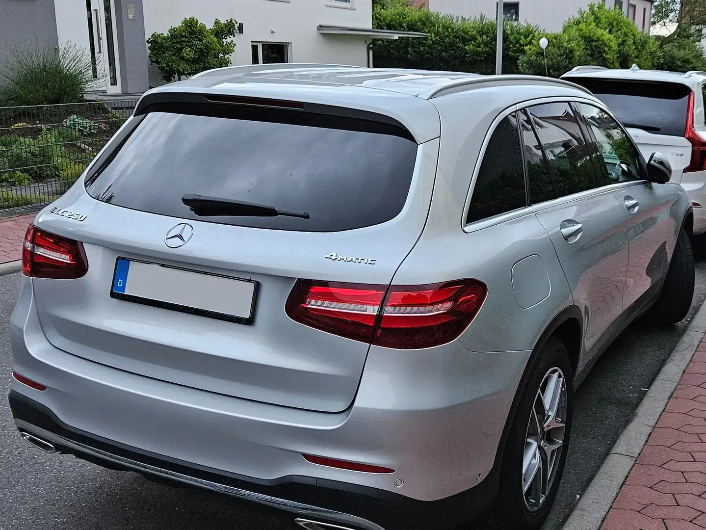 Mercedes-Benz GLC 250 GLC 250 4Matic 9G-TRONIC AMG Line Серебристый - 2
