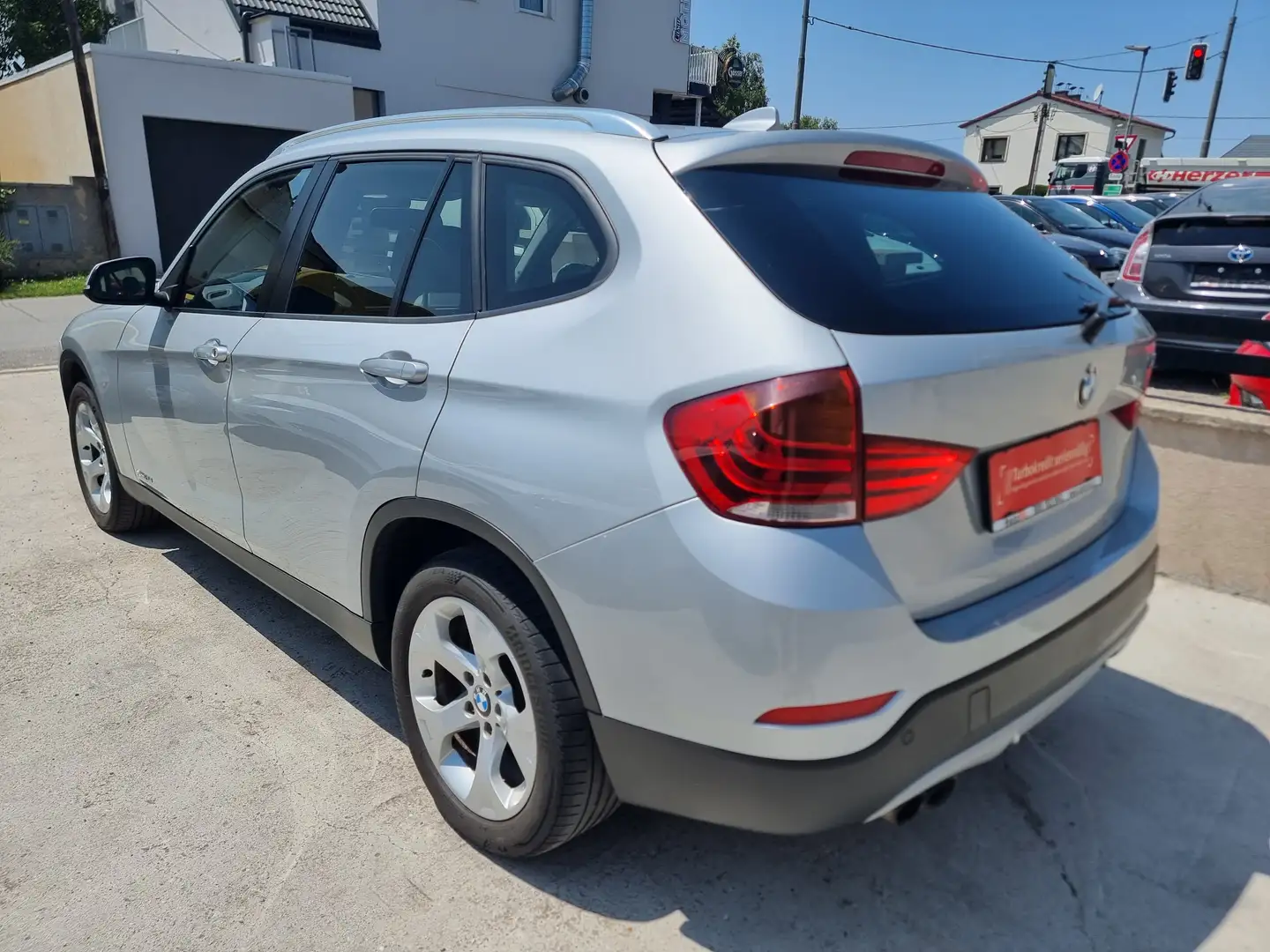 BMW X1 20 i xDrive *Benziner*Schalter*NAVI/PDC*Allrad* Grau - 2