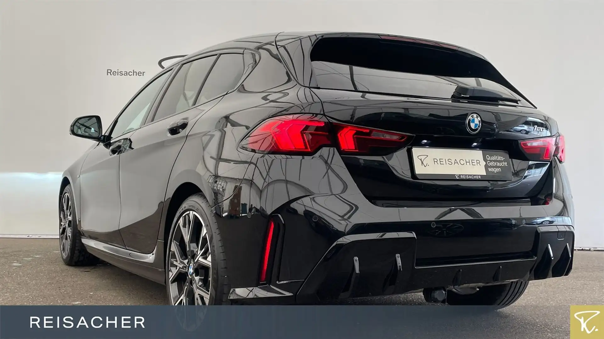 BMW 120 M-Sport A AHK LCPro HuD ACC 360° H&K 18"LM Schwarz - 2