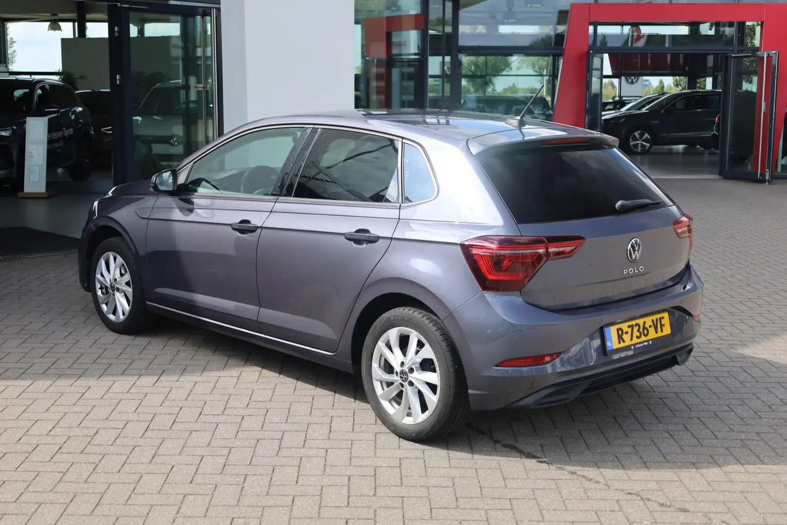 Volkswagen Polo 1.0 TSI Style 70KW/95PK DSG, LED matrix IQ Light d Grijs - 2