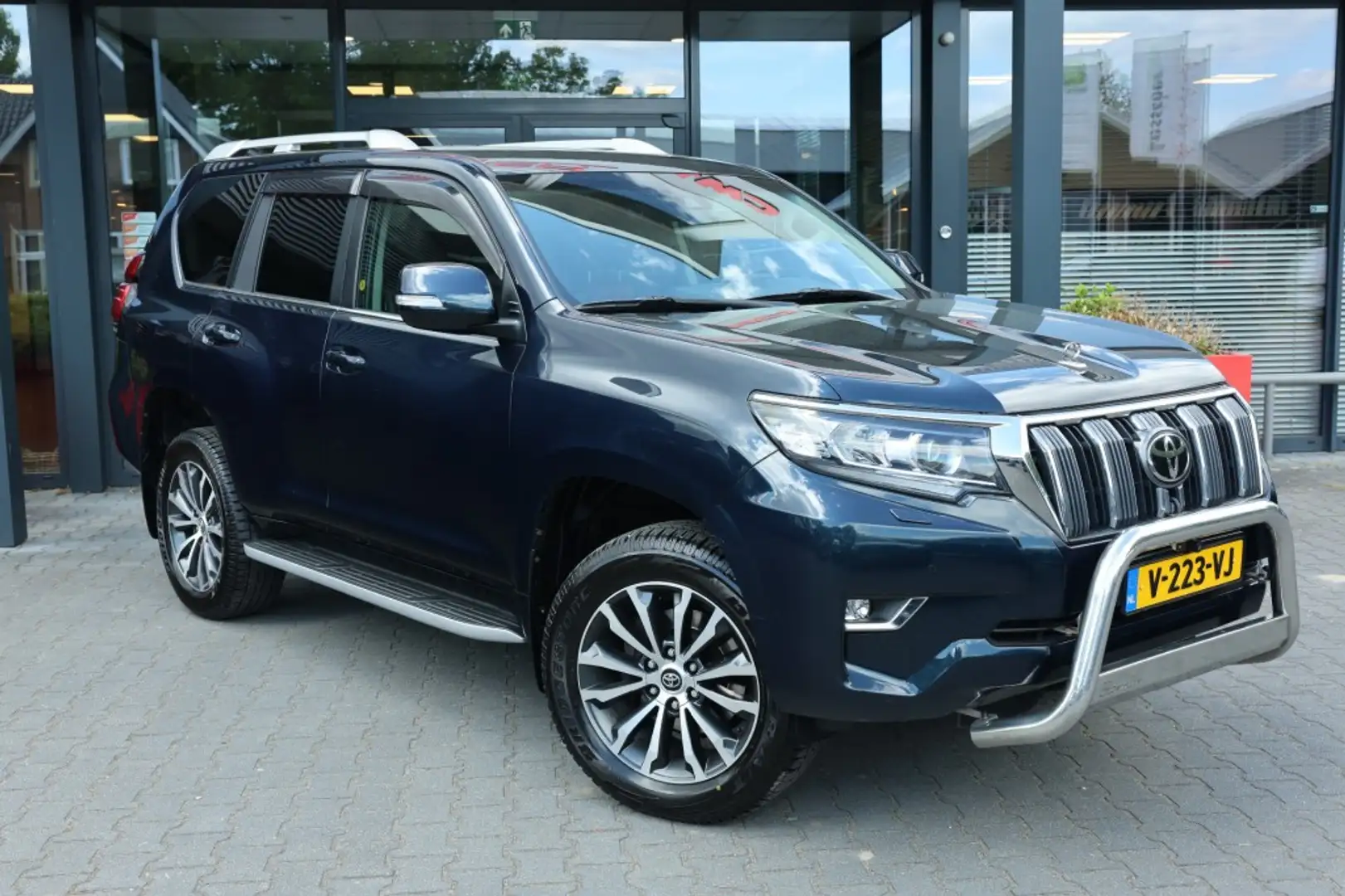 Toyota Land Cruiser 2.8 D-4D 5DRS PROFESSIONAL A/T VAN Blauw - 1