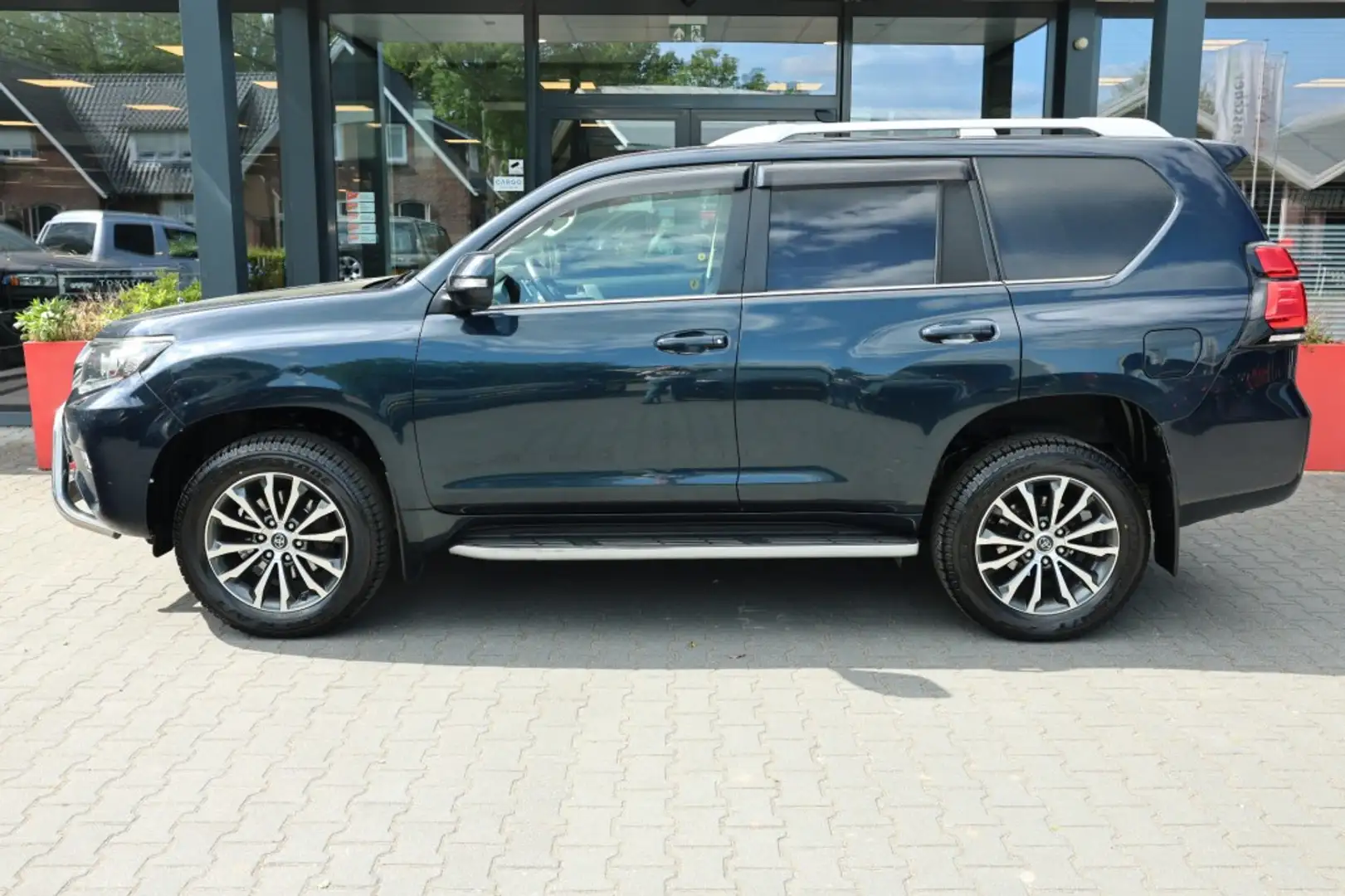 Toyota Land Cruiser 2.8 D-4D 5DRS PROFESSIONAL A/T VAN Blauw - 2