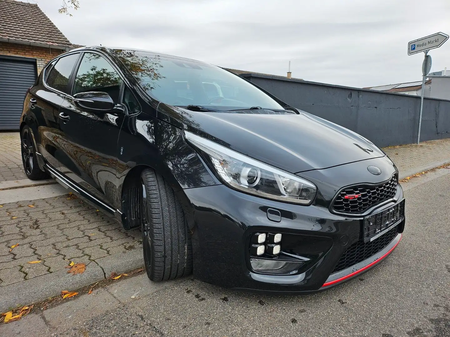 Kia Ceed / cee'd Ceed 1.6 T-GDI GT-Track Bastuck Vollaustattung Schwarz - 2