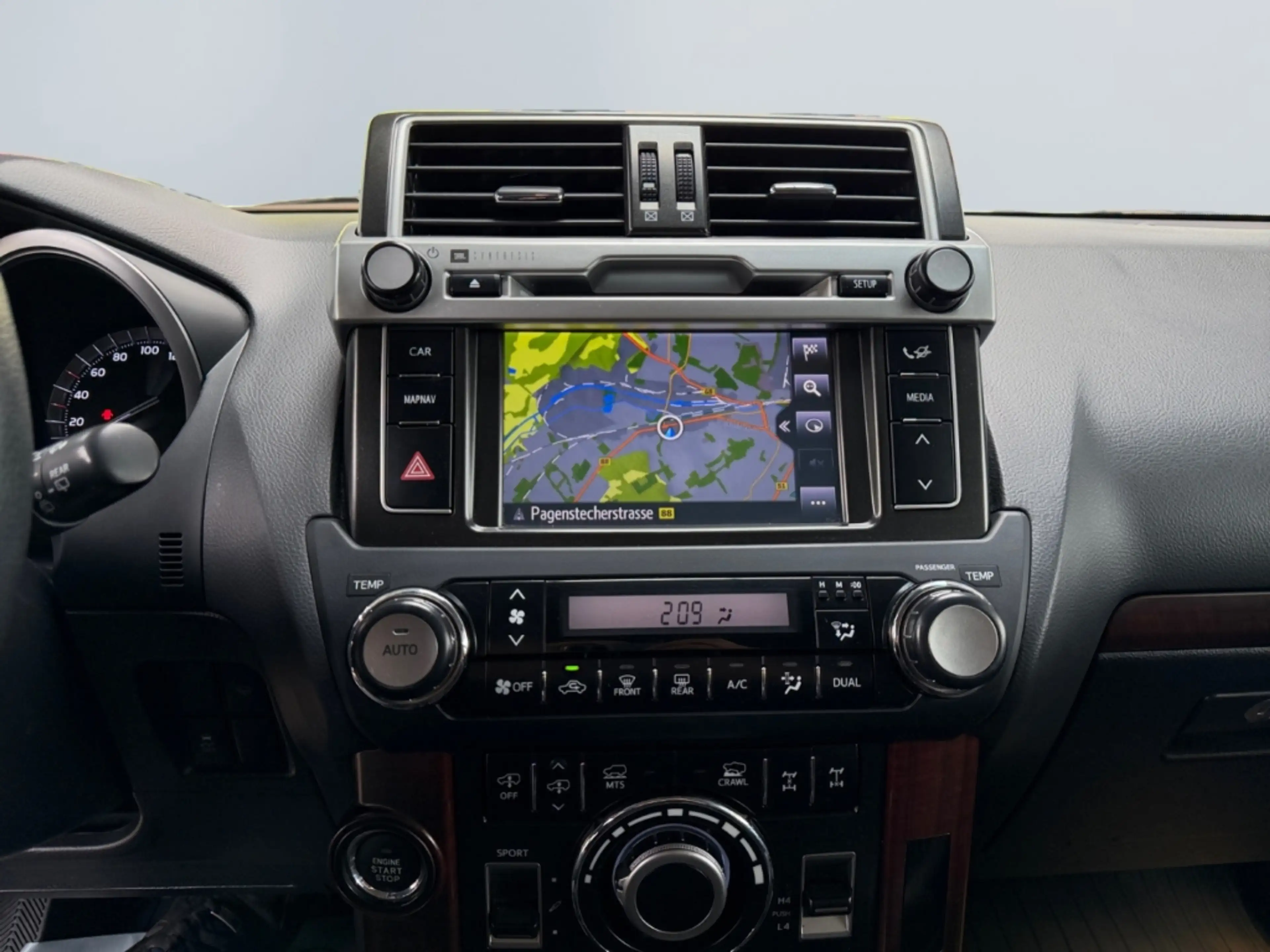 Toyota Land Cruiser 2.8 D-4D TEC-Edition *StHz*360°*AHK* — photo 15