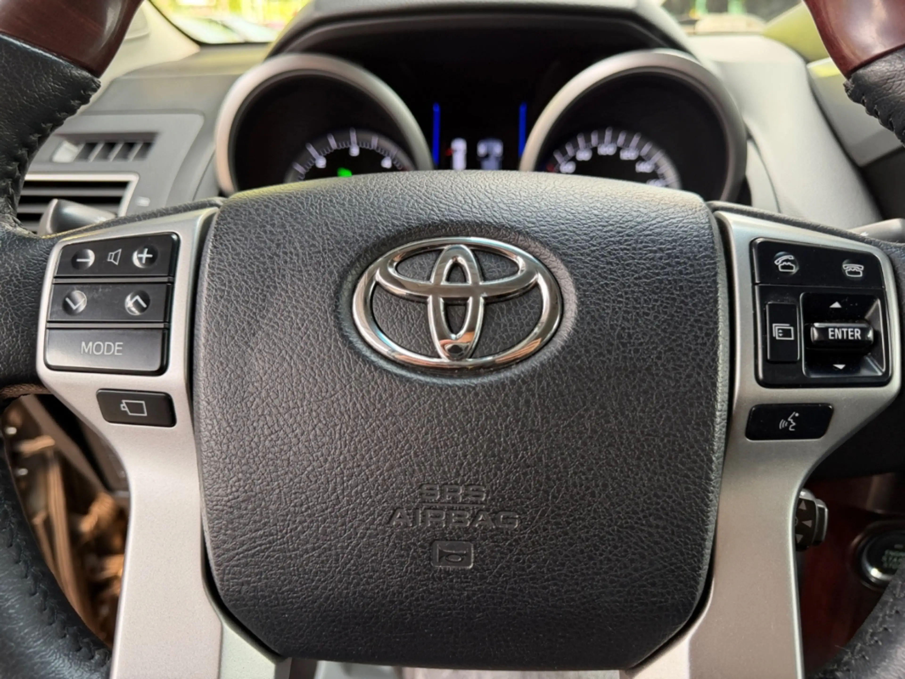 Toyota Land Cruiser 2.8 D-4D TEC-Edition *StHz*360°*AHK* — photo 13