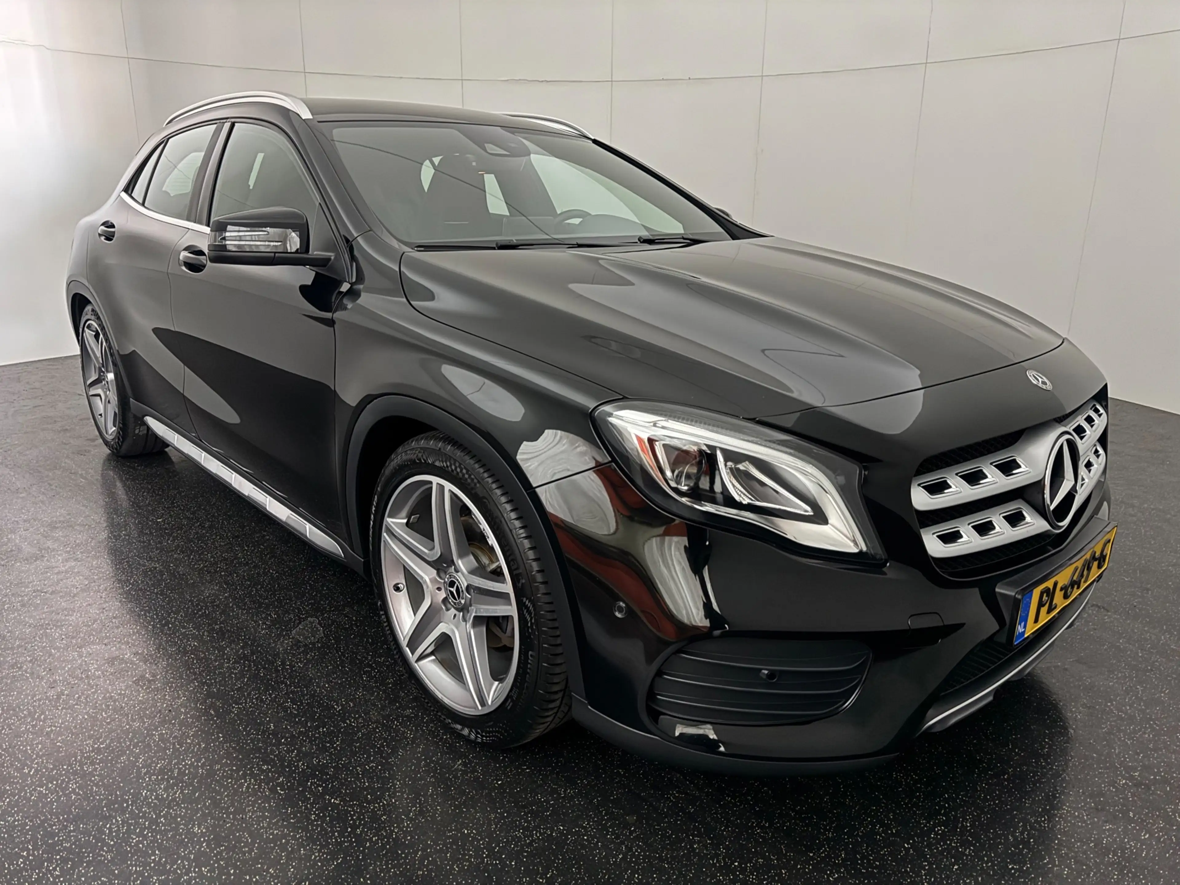 Mercedes-Benz GLA 180 Business Solution 1e eig — photo 3