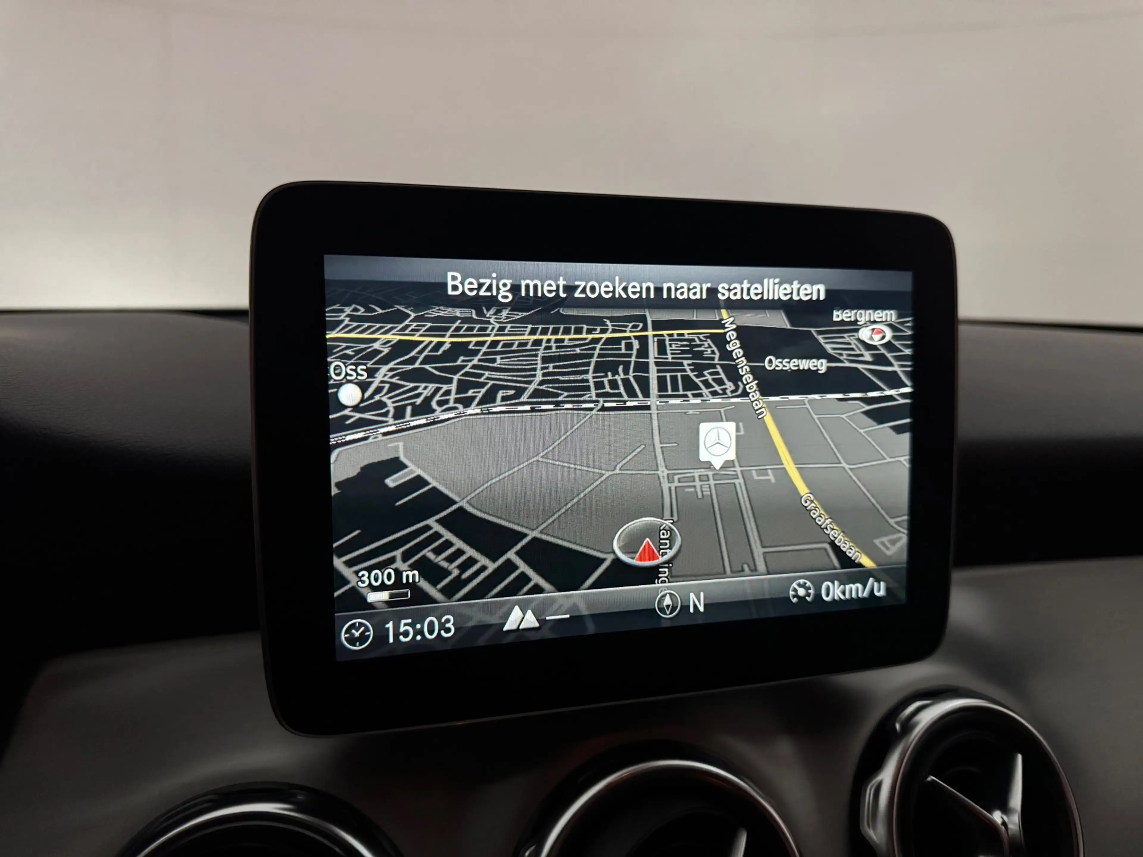 Mercedes-Benz GLA 180 Business Solution 1e eig — photo 15