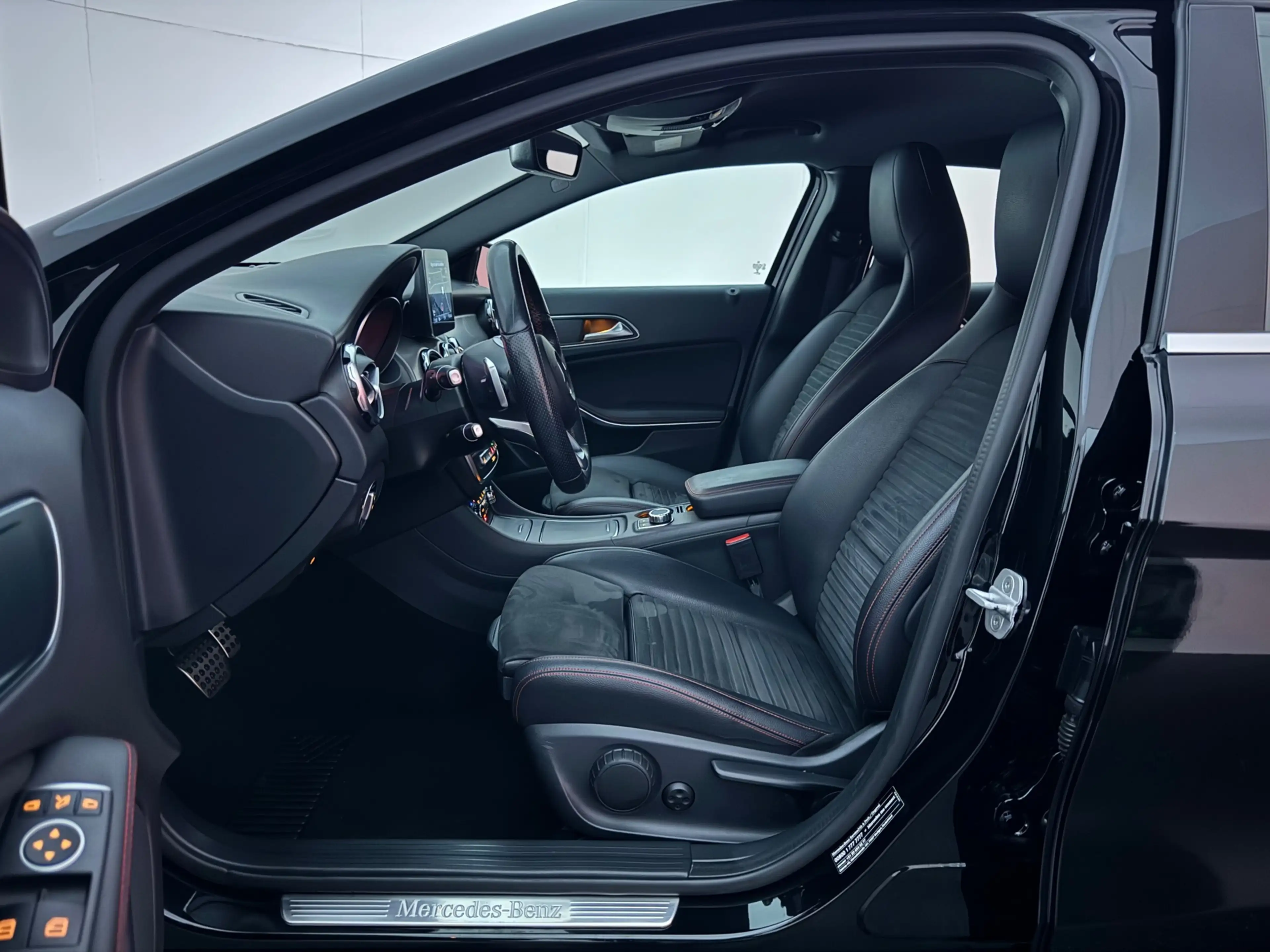 Mercedes-Benz GLA 180 Business Solution 1e eig — photo 8