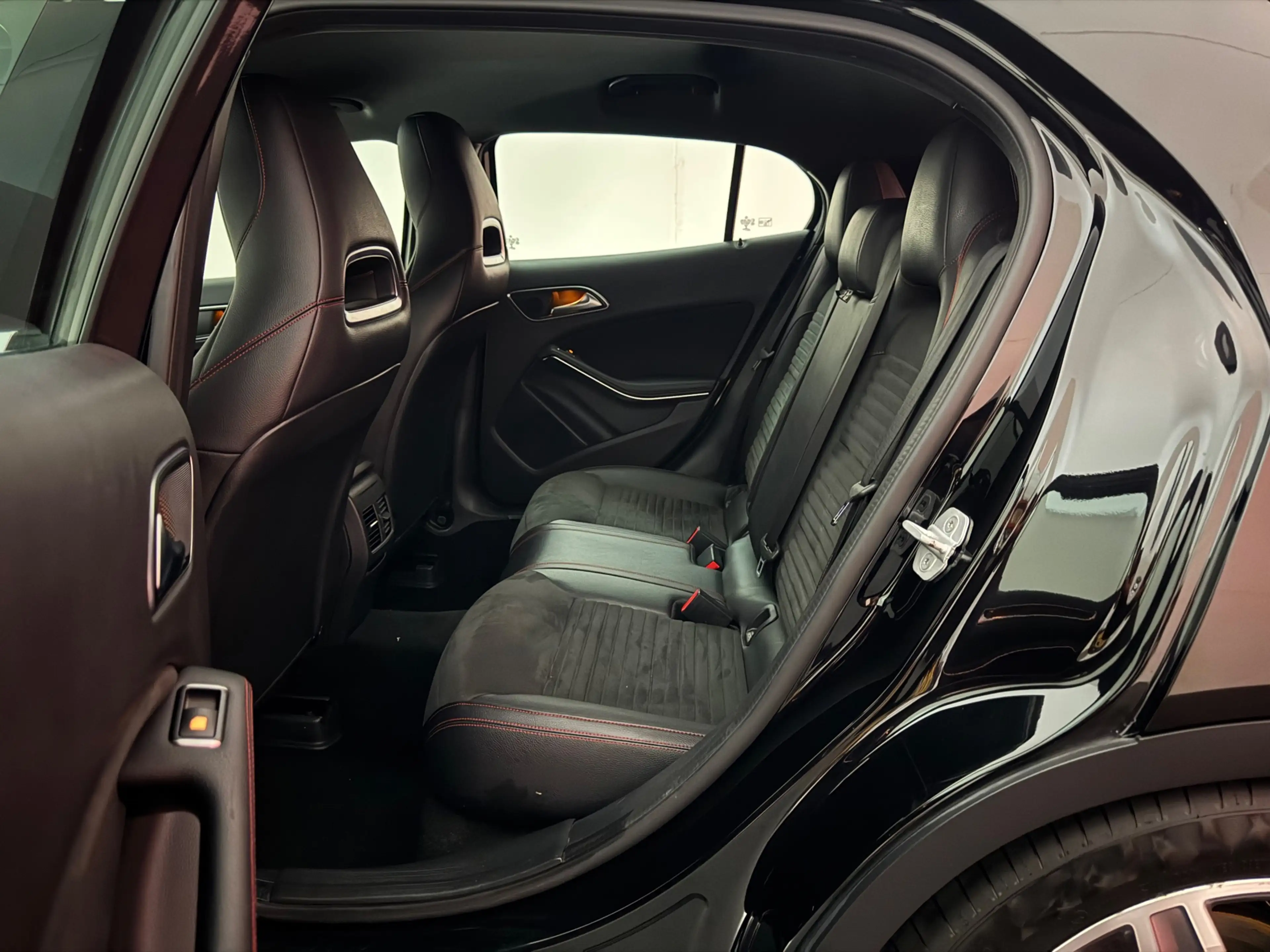 Mercedes-Benz GLA 180 Business Solution 1e eig — photo 9