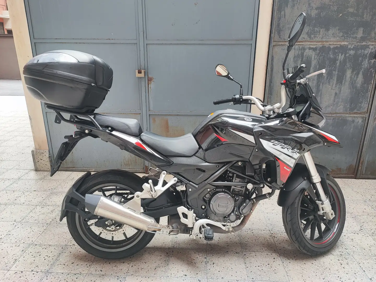 Benelli TRK 251 Negro - 1