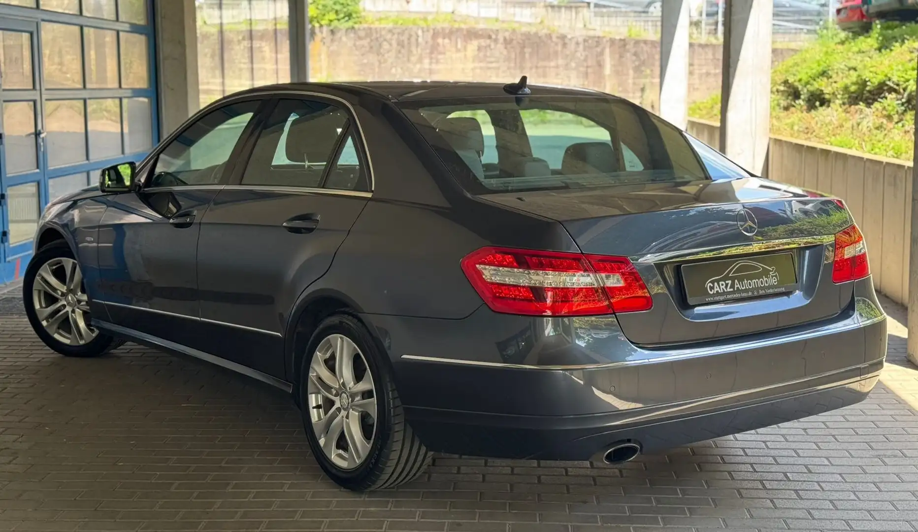 Mercedes-Benz E 200 CGI BlueEfficiency (212.048) ** TÜV&INSP. Neu* Grau - 2