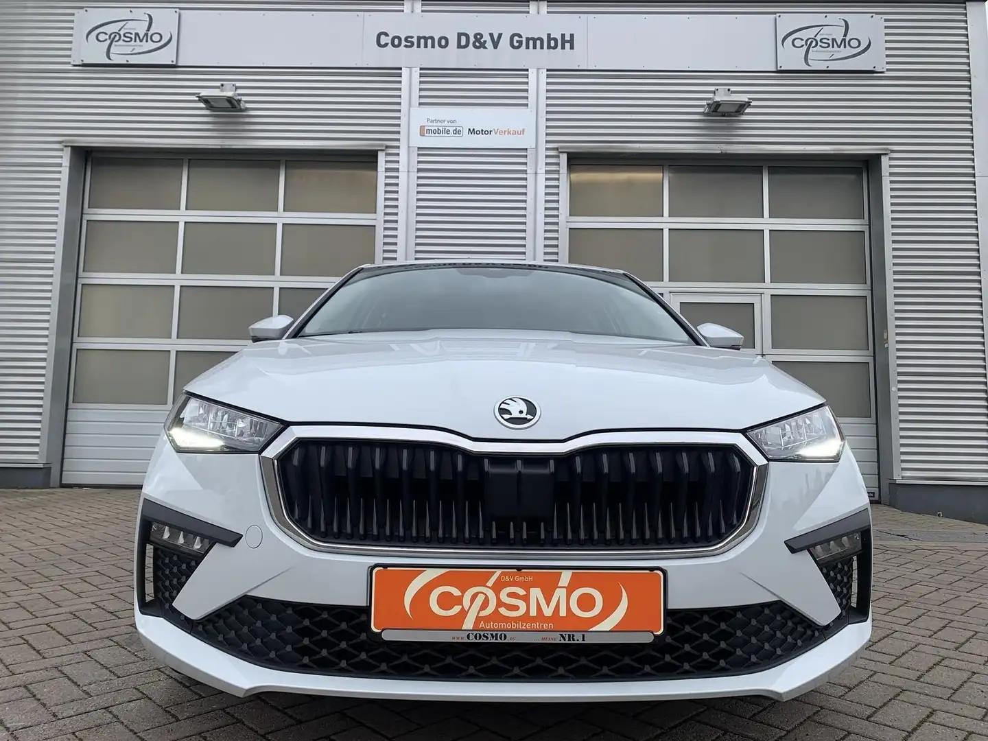 Skoda Scala 1.5TSI DSG Selection Facelift+Lenkradhzg. Weiß - 2