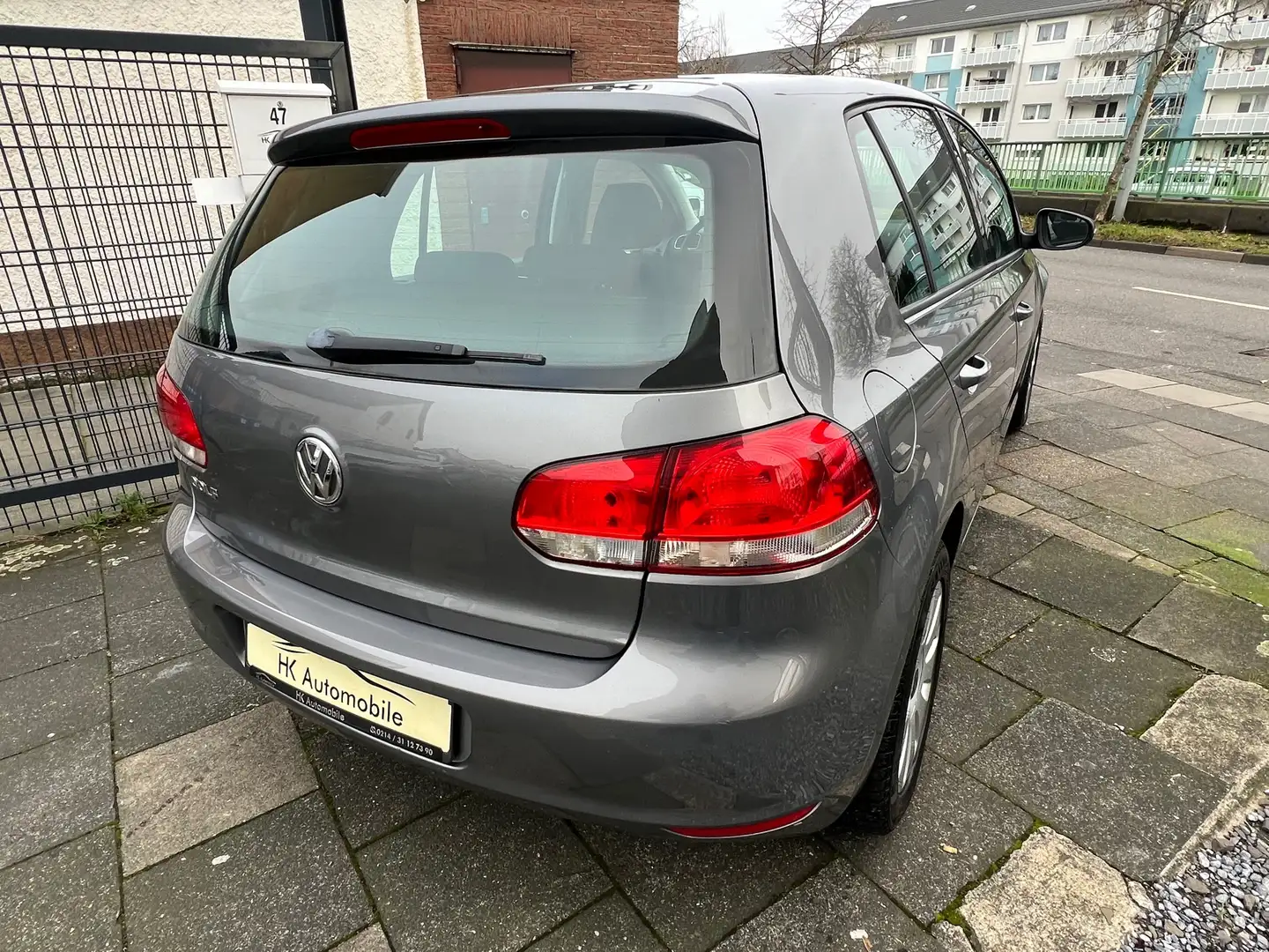 Volkswagen Golf Trendline 1.Hand, 66tkm, Klimaauto., Grigio - 2