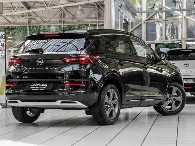 Opel Grandland view 2