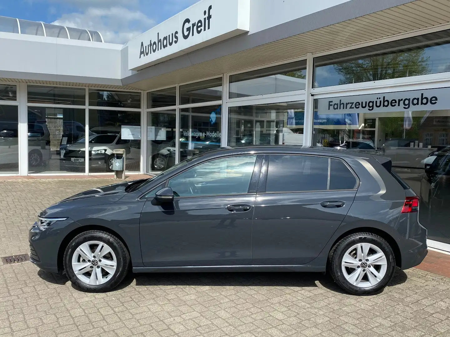 Volkswagen Golf VIII 1.5 eTSI DSG Life*LED*NAVI*ACC* Gris - 2