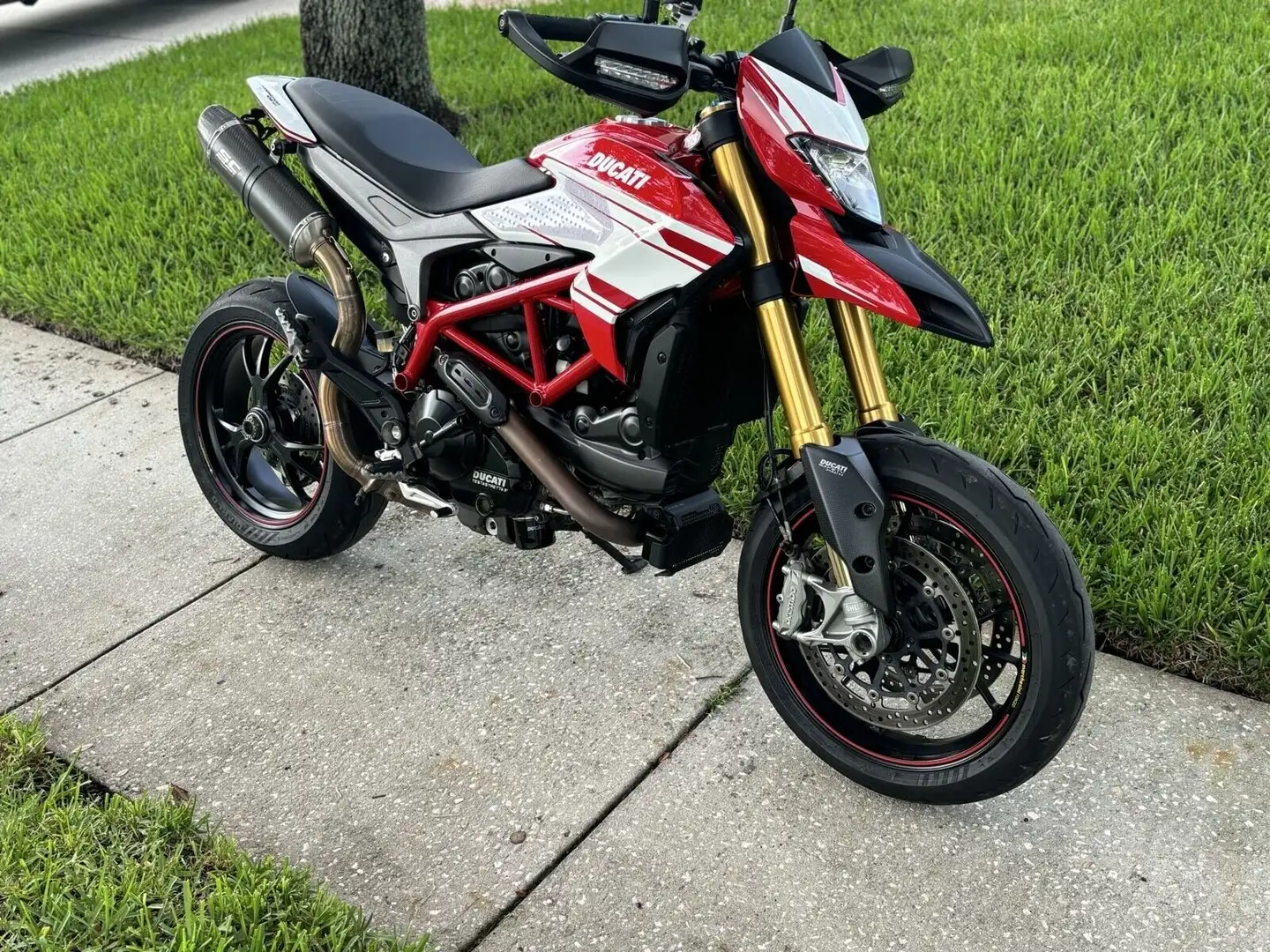 Ducati Hypermotard 939 SP Roşu - 2