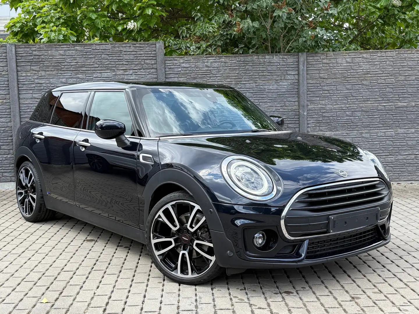 MINI Cooper Clubman 1.5i 136PK JCW Pakket "Navigatie/Harman Kardon" Noir - 1
