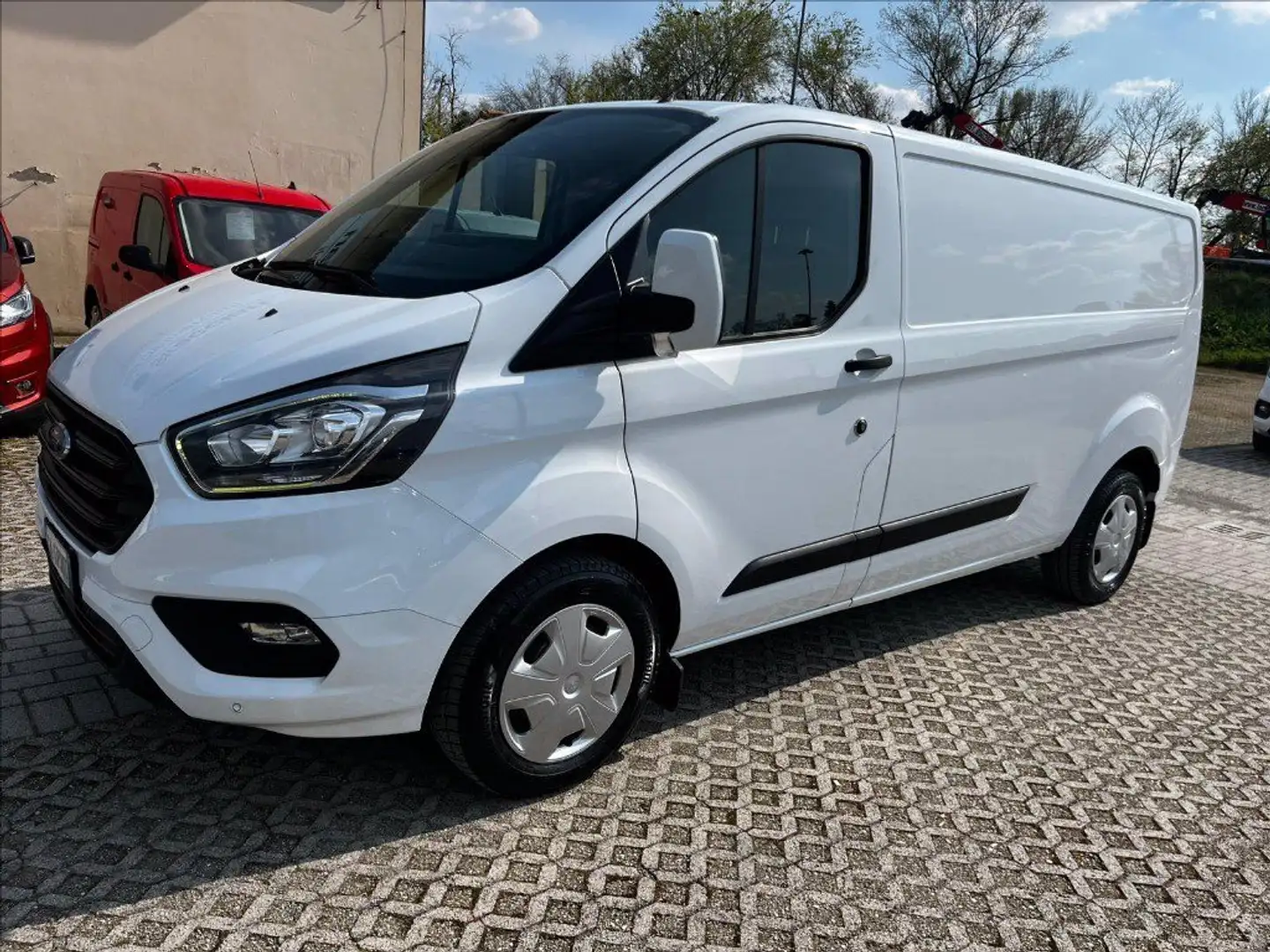 Ford Transit Custom 320 2.0 tdci 130cv Trend L2H1 E6.2 Weiß - 2