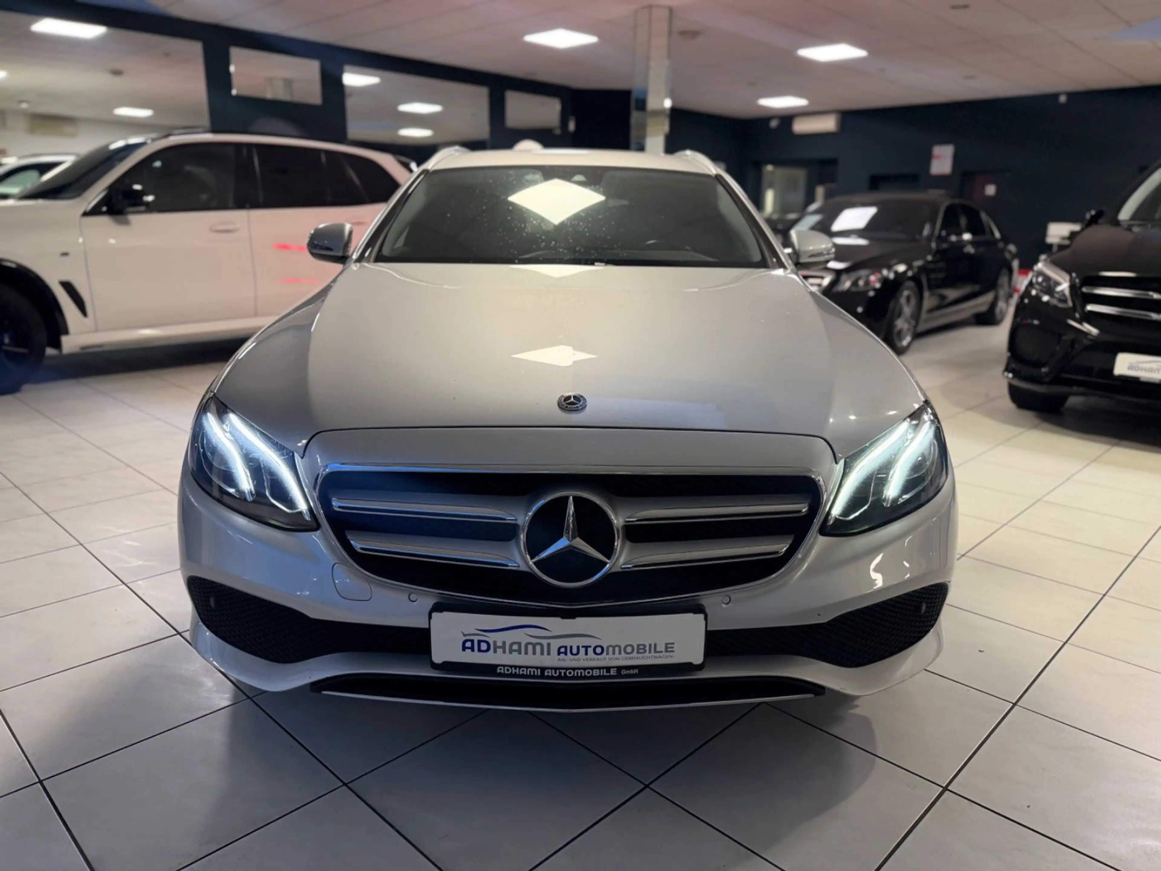 Mercedes-Benz E 220 T d Avantgarde LED COMMAND NAVI KAMERA TOP — photo 2