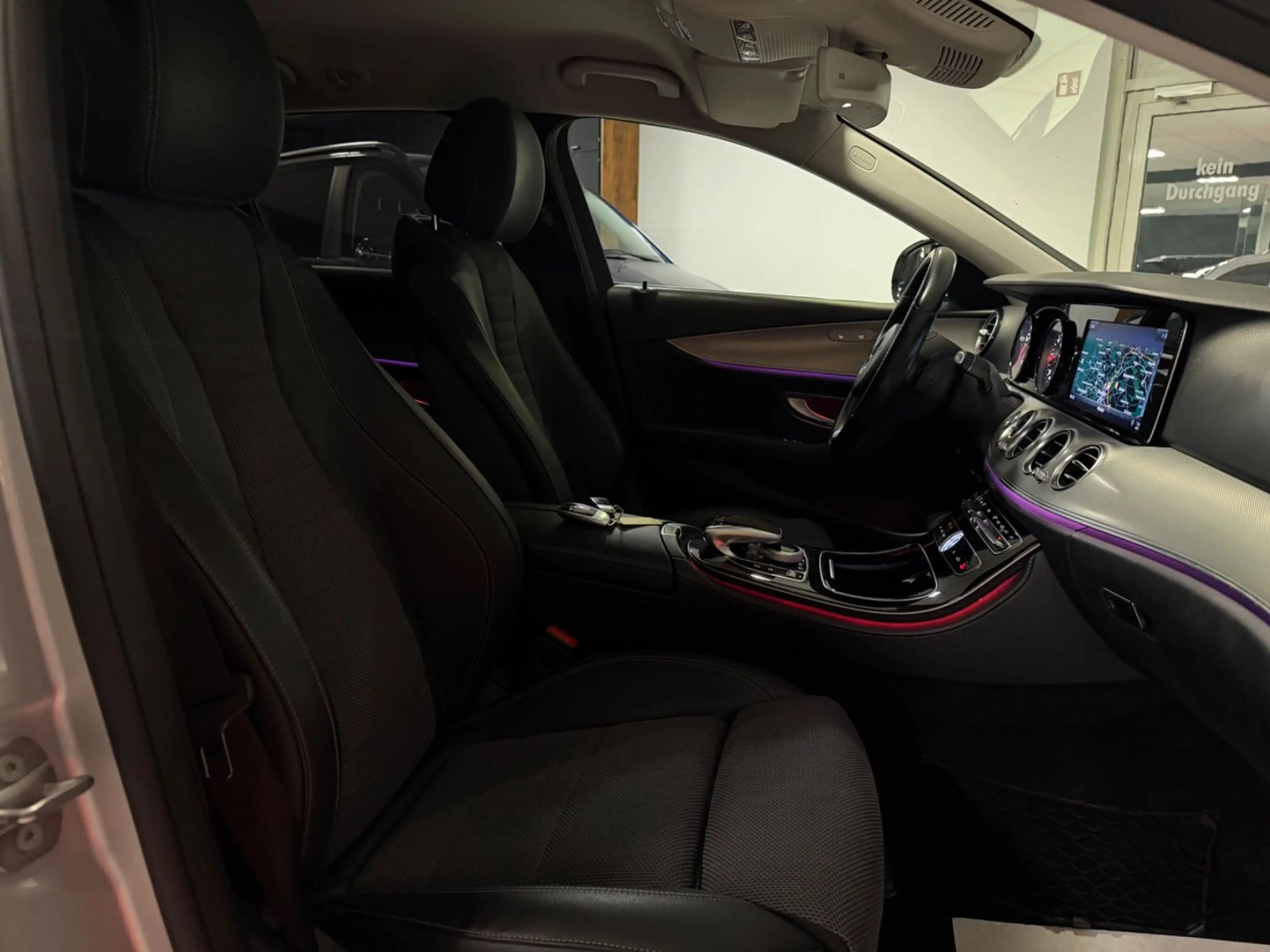Mercedes-Benz E 220 T d Avantgarde LED COMMAND NAVI KAMERA TOP — photo 19