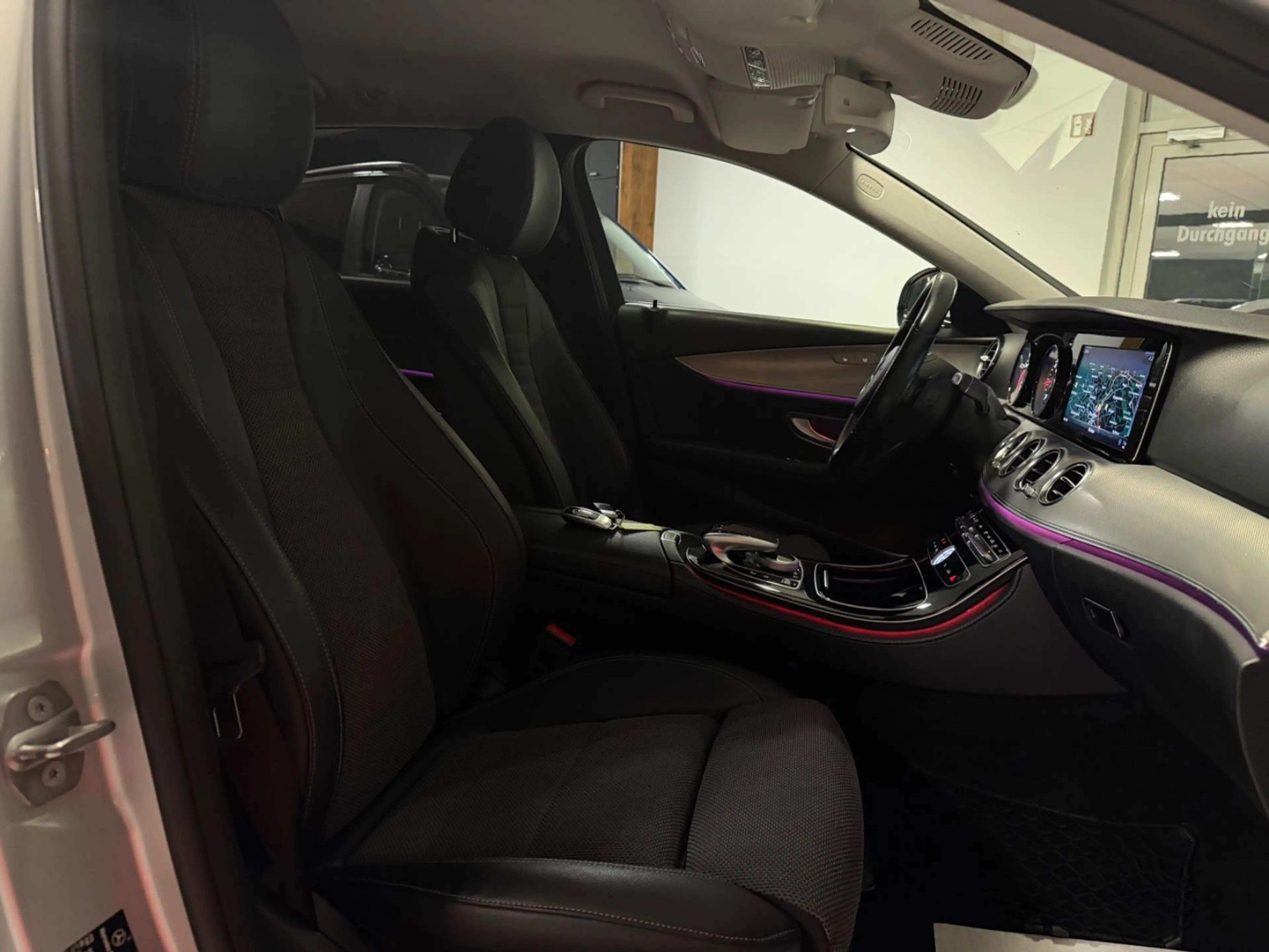Mercedes-Benz E 220 T d Avantgarde LED COMMAND NAVI KAMERA TOP — photo 18