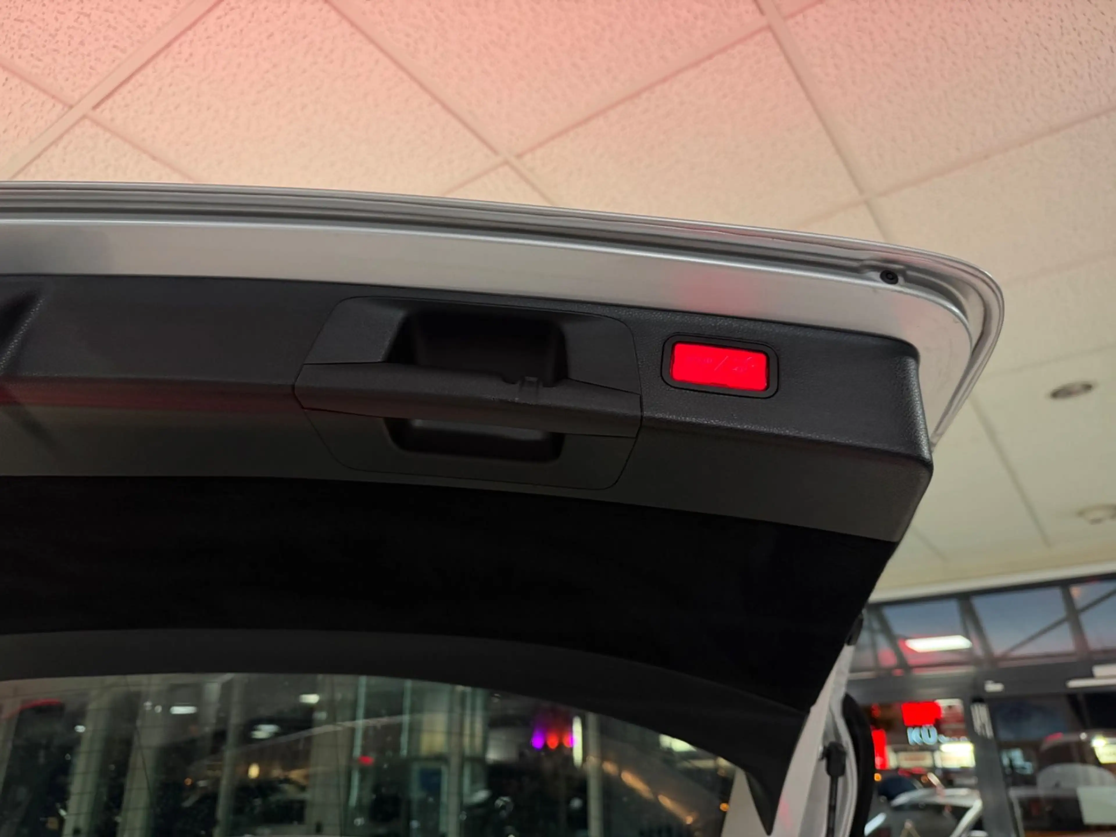 Mercedes-Benz E 220 T d Avantgarde LED COMMAND NAVI KAMERA TOP — photo 11