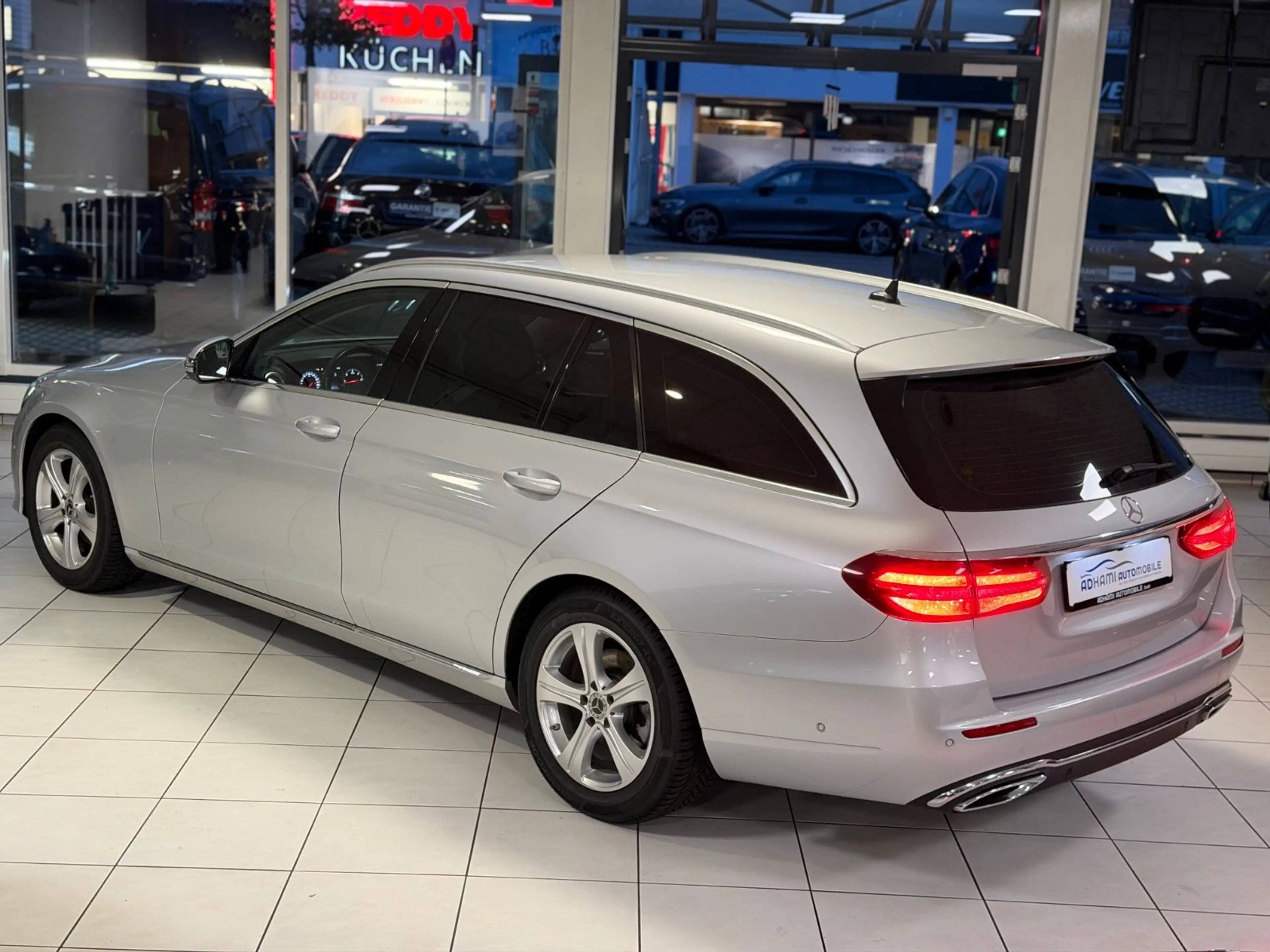 Mercedes-Benz E 220 T d Avantgarde LED COMMAND NAVI KAMERA TOP — photo 7