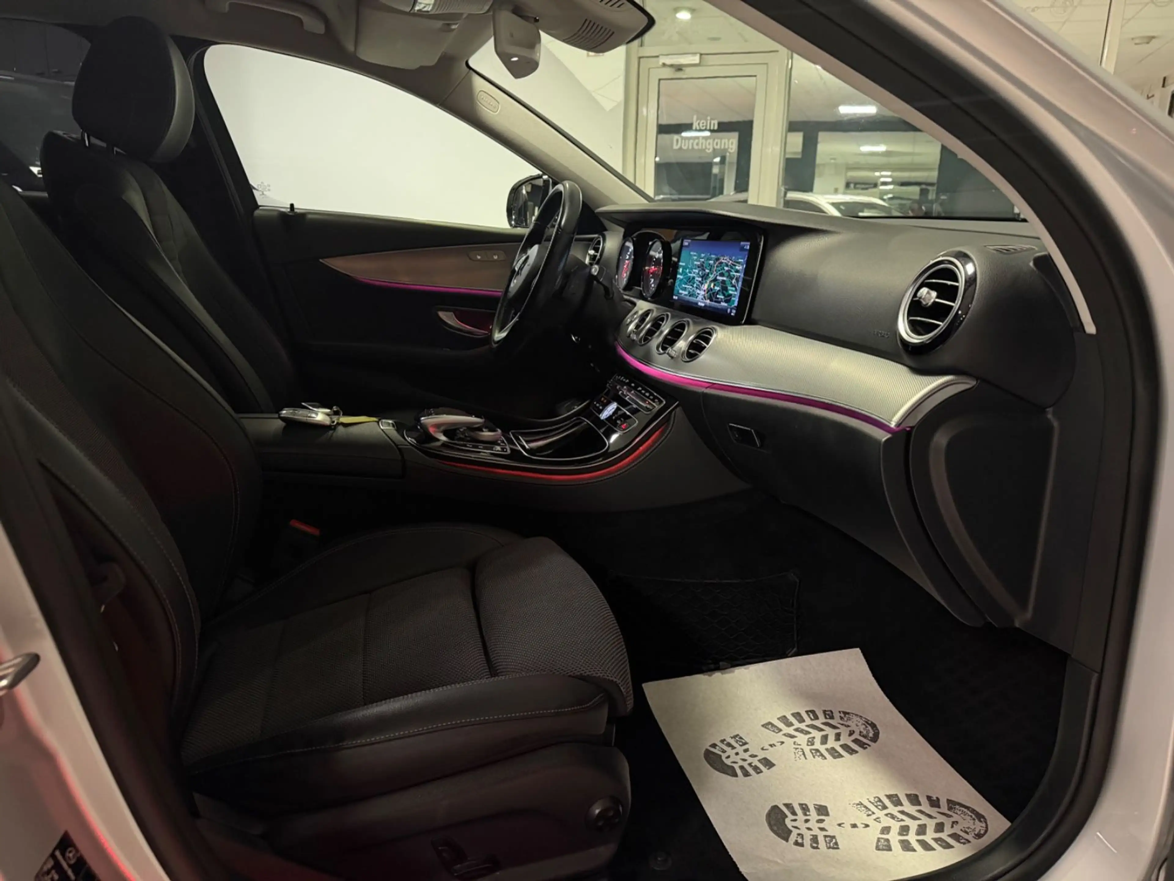 Mercedes-Benz E 220 T d Avantgarde LED COMMAND NAVI KAMERA TOP — photo 17