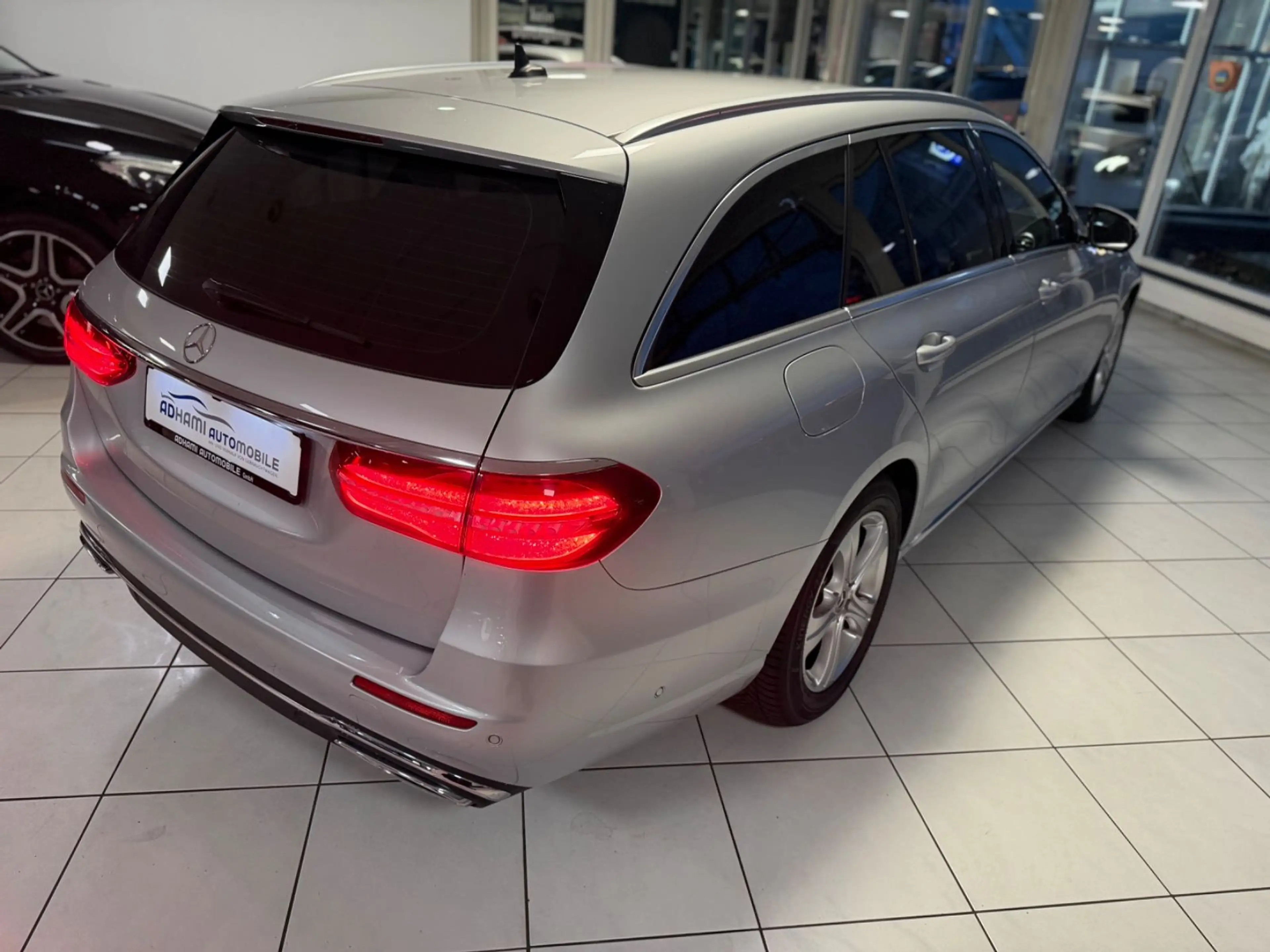 Mercedes-Benz E 220 T d Avantgarde LED COMMAND NAVI KAMERA TOP — photo 5