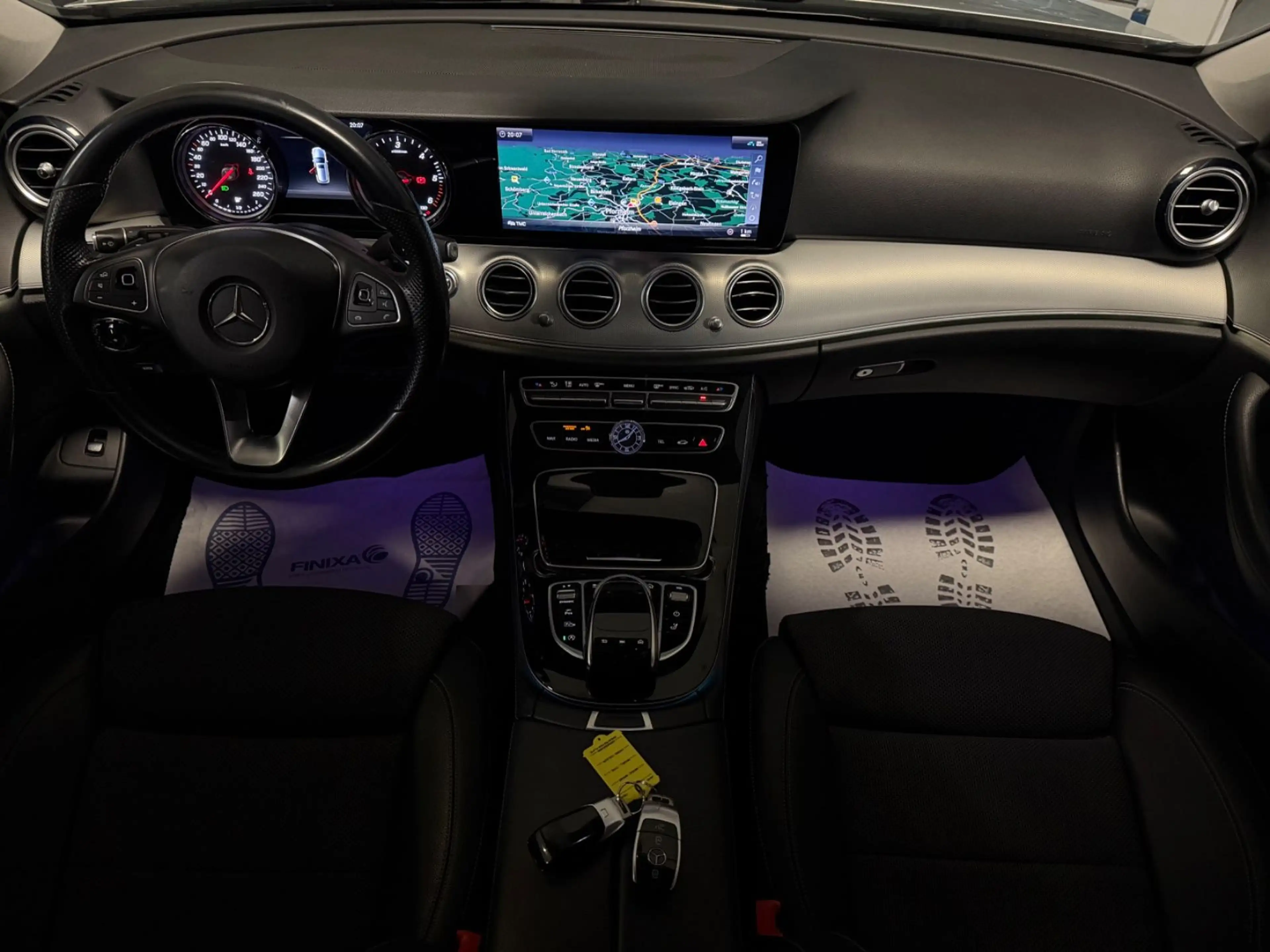 Mercedes-Benz E 220 T d Avantgarde LED COMMAND NAVI KAMERA TOP — photo 13