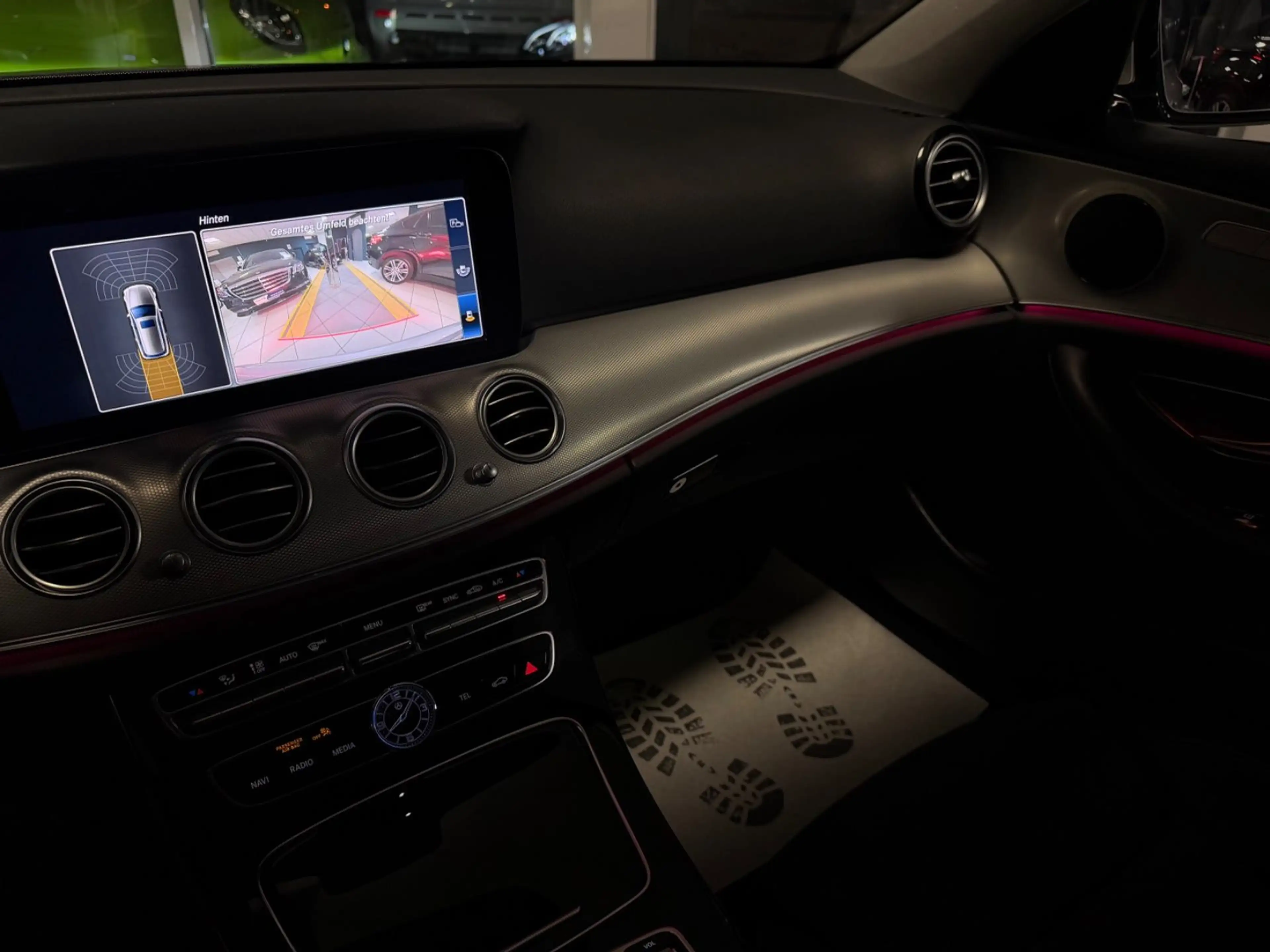 Mercedes-Benz E 220 T d Avantgarde LED COMMAND NAVI KAMERA TOP — photo 23