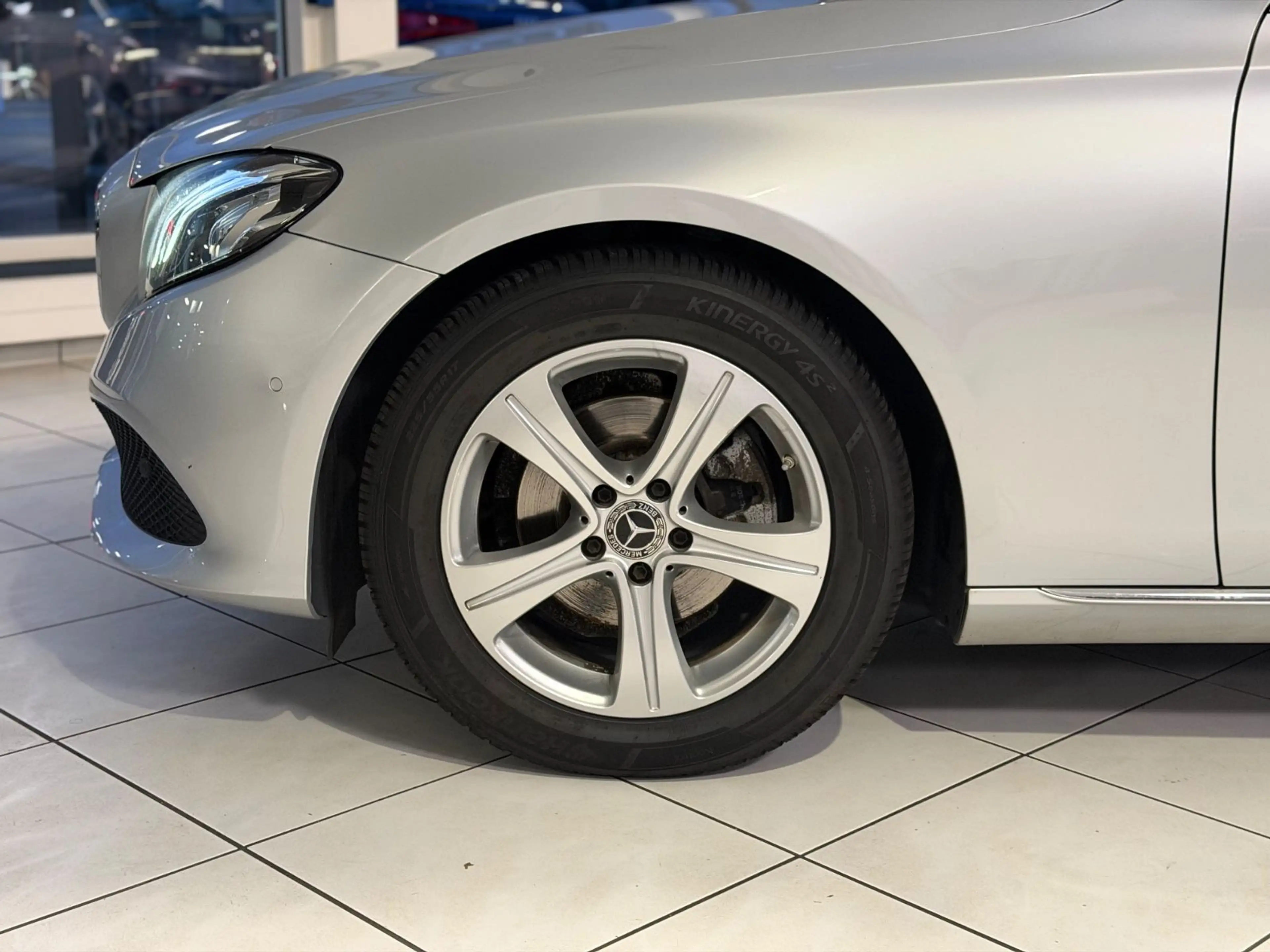 Mercedes-Benz E 220 T d Avantgarde LED COMMAND NAVI KAMERA TOP — photo 9