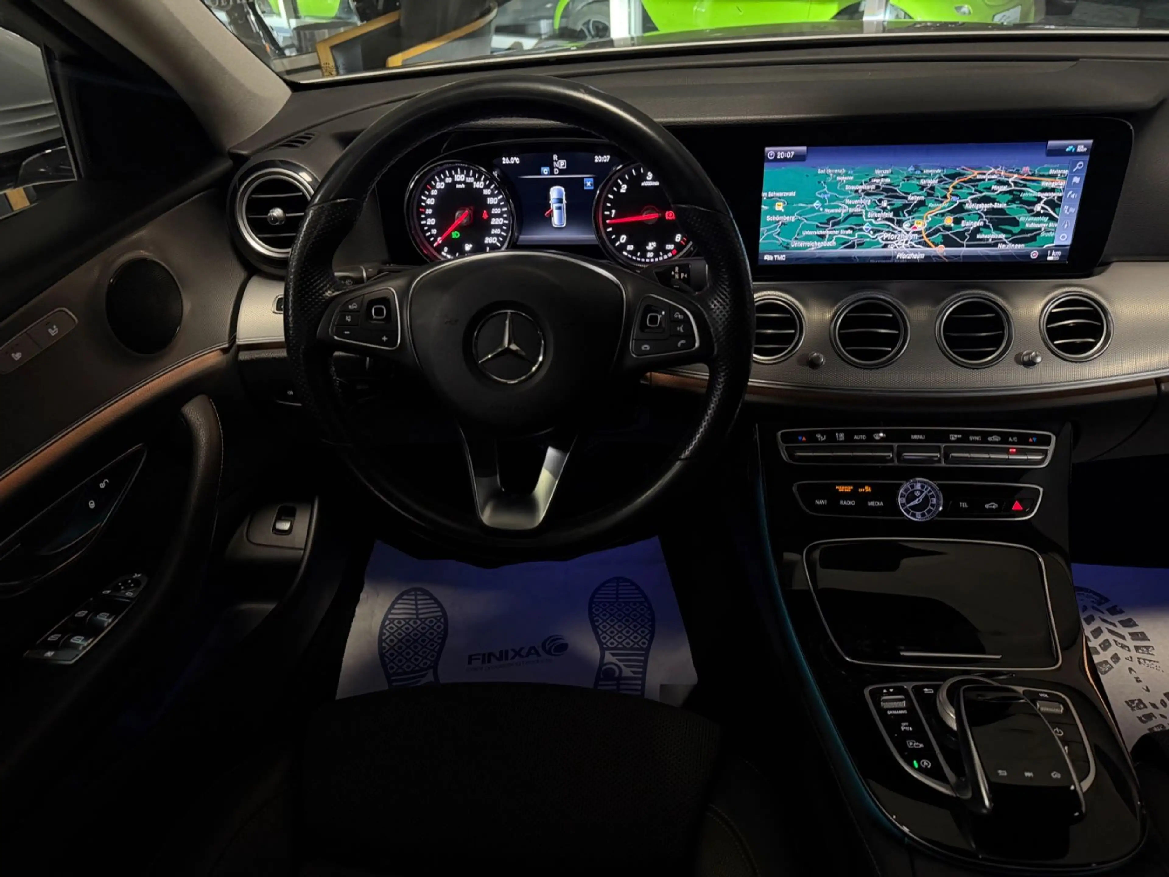 Mercedes-Benz E 220 T d Avantgarde LED COMMAND NAVI KAMERA TOP — photo 14